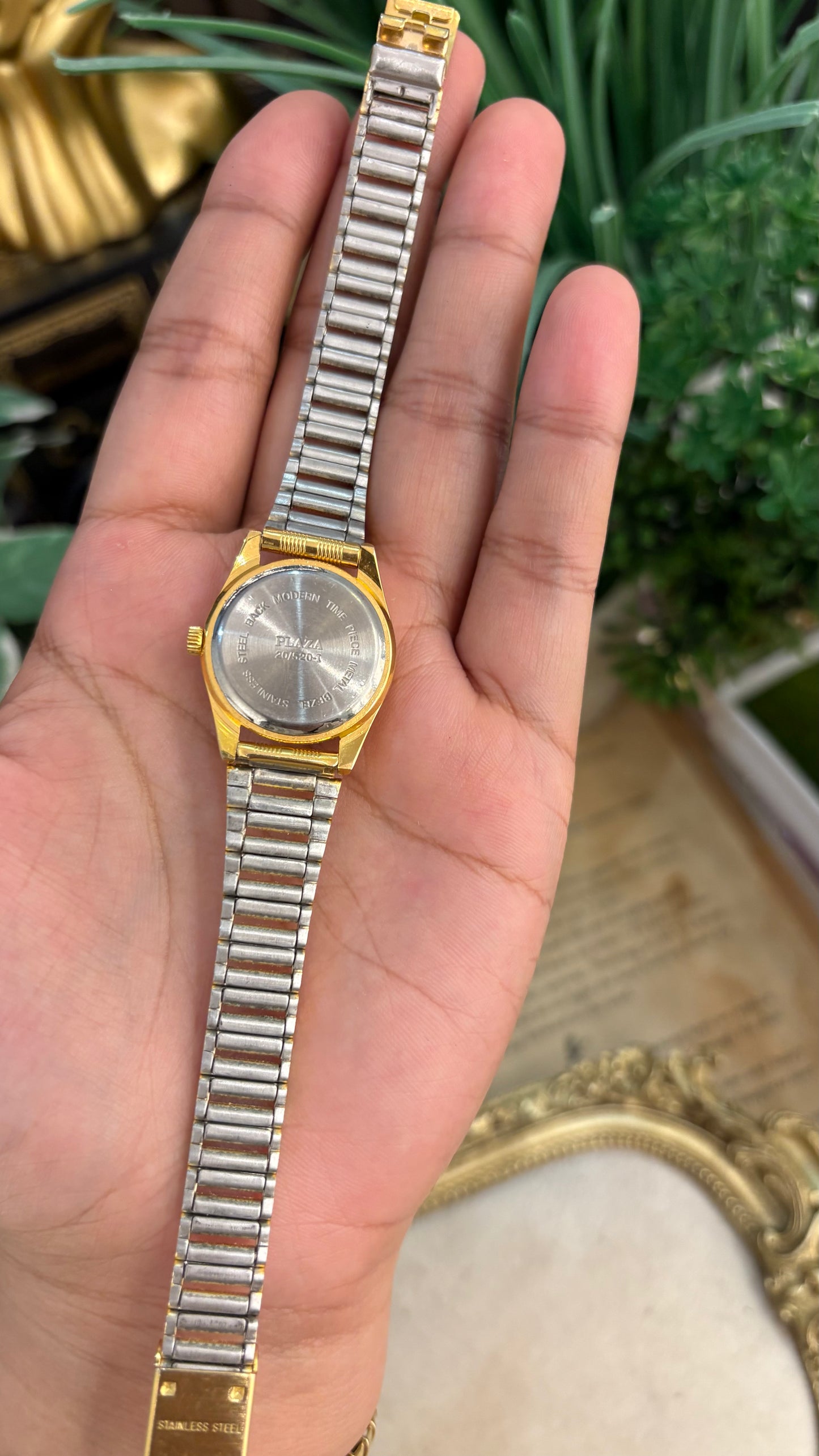 Vintage Plaza Classic Textured Bezel Watch in Gold Tone Quartz