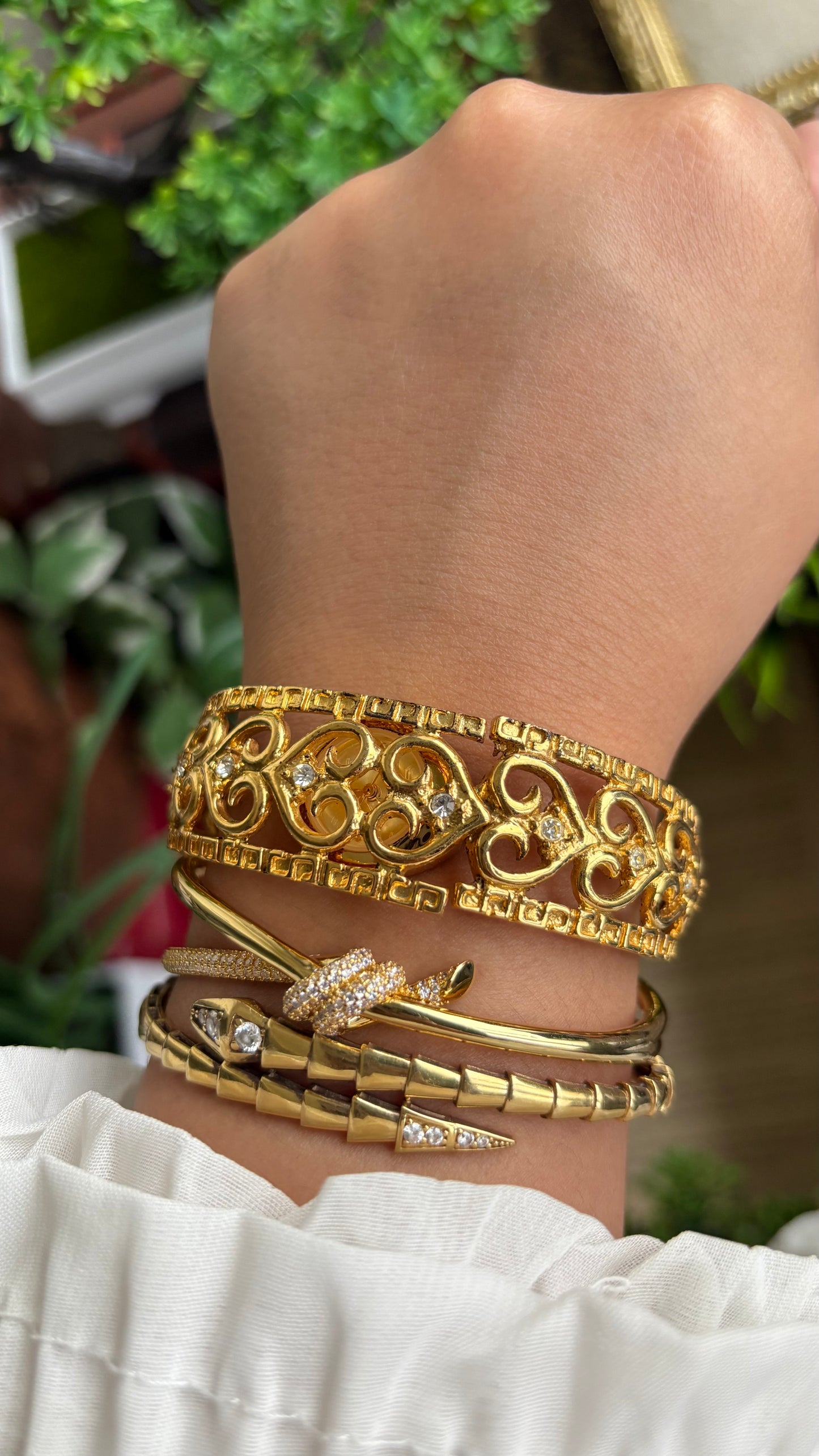 Extremely Rare Vintage Aphrodite’s Peekaboo Watch in Gold Tone Heart Details Greek Style