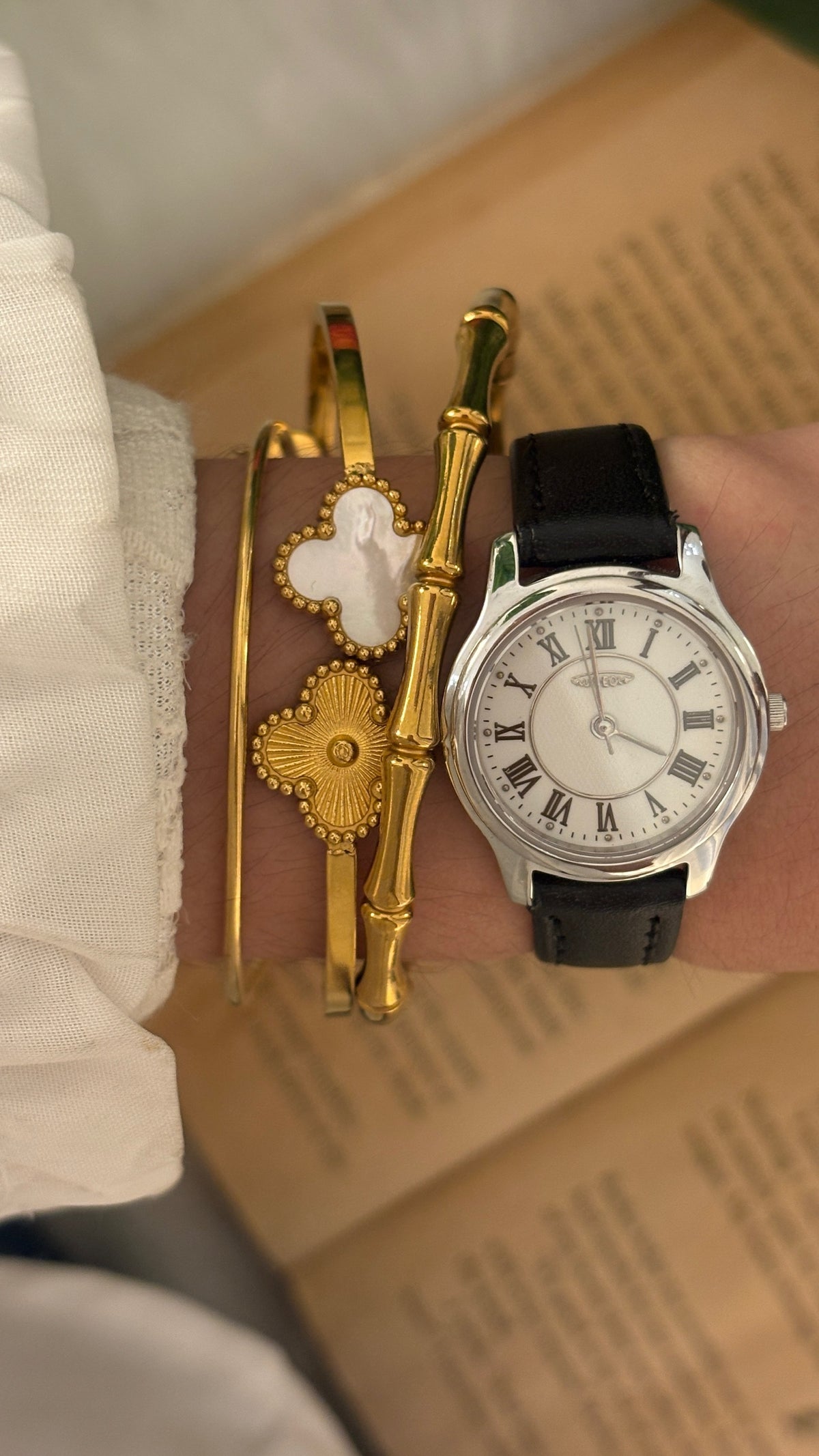 Rare Vintage Aureole Roman Dial Watch in Silver Tone Quartz