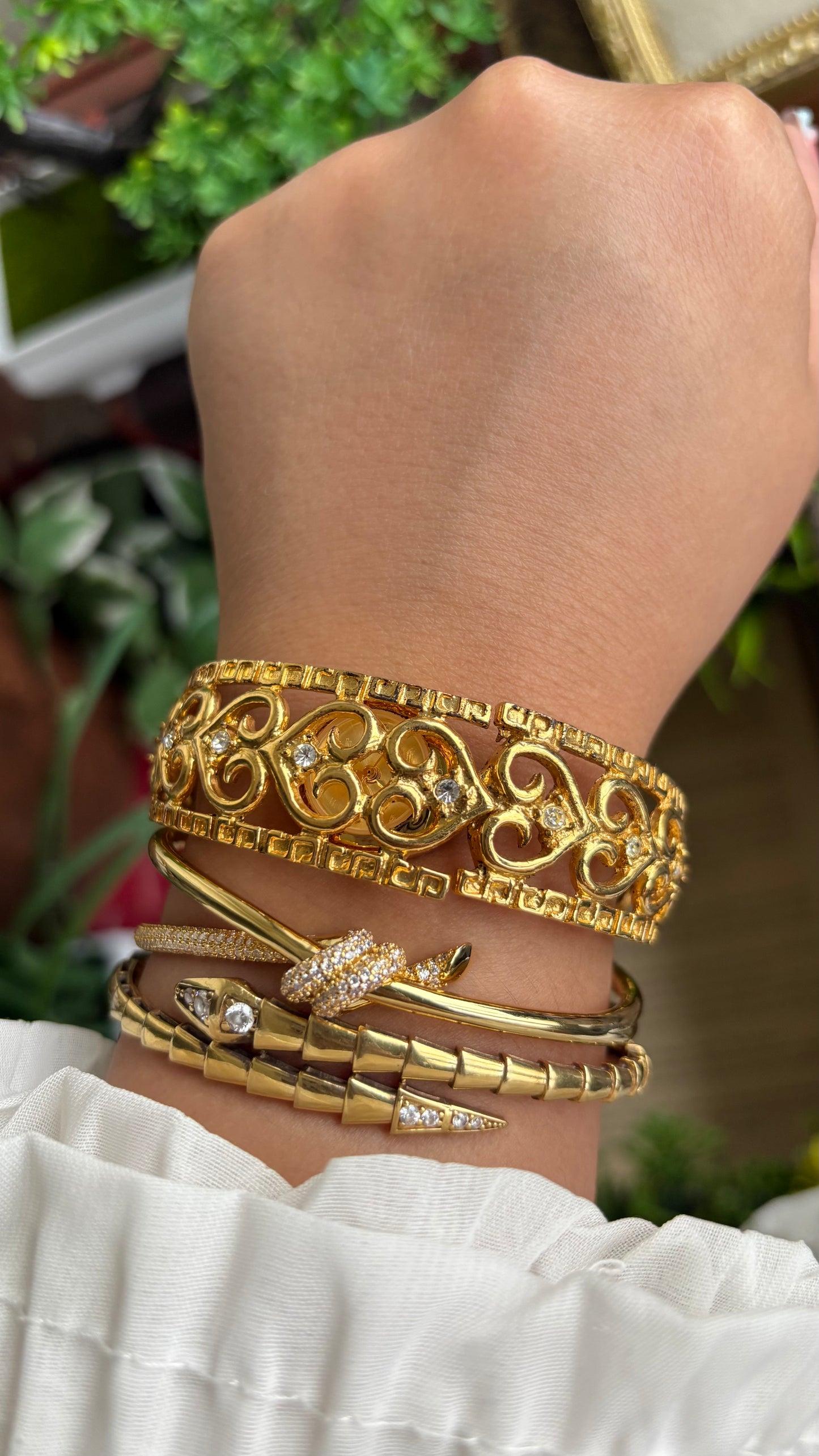 Extremely Rare Vintage Aphrodite’s Peekaboo Watch in Gold Tone Heart Details Greek Style
