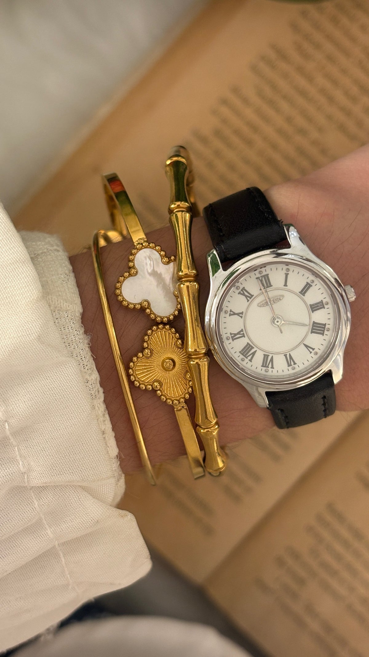 Rare Vintage Aureole Roman Dial Watch in Silver Tone Quartz