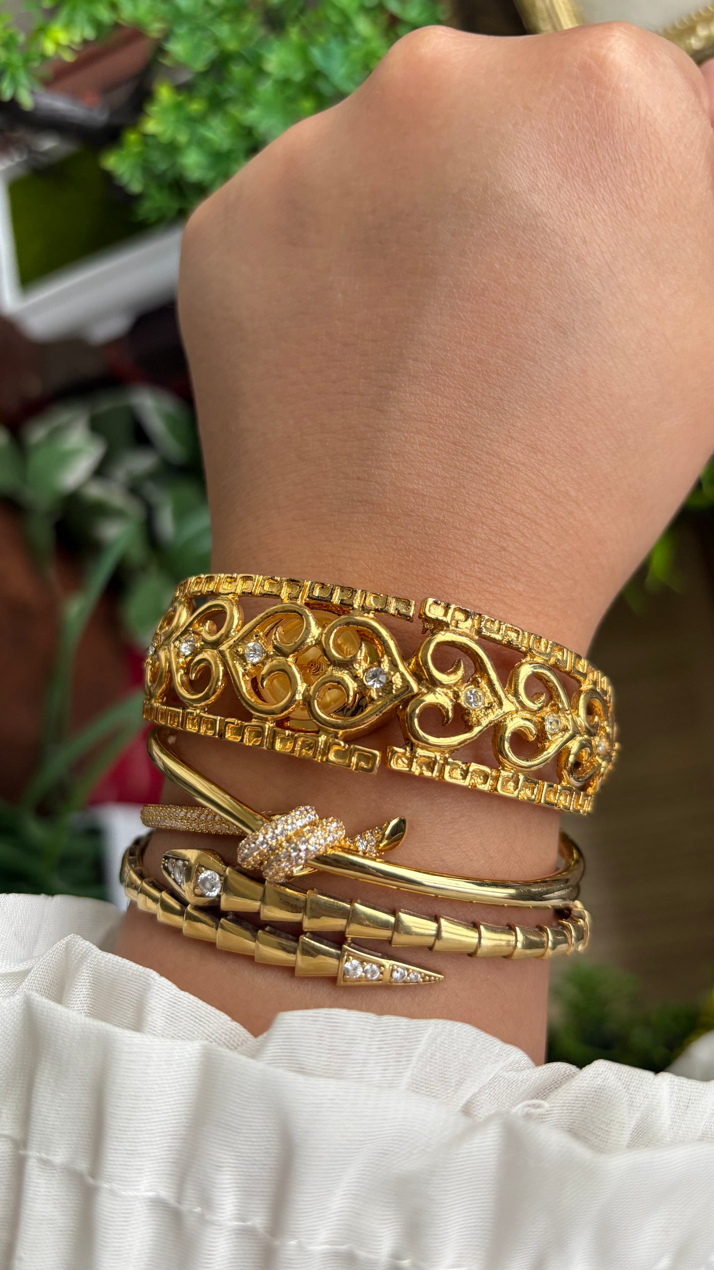 Extremely Rare Vintage Aphrodite’s Peekaboo Watch in Gold Tone Heart Details Greek Style