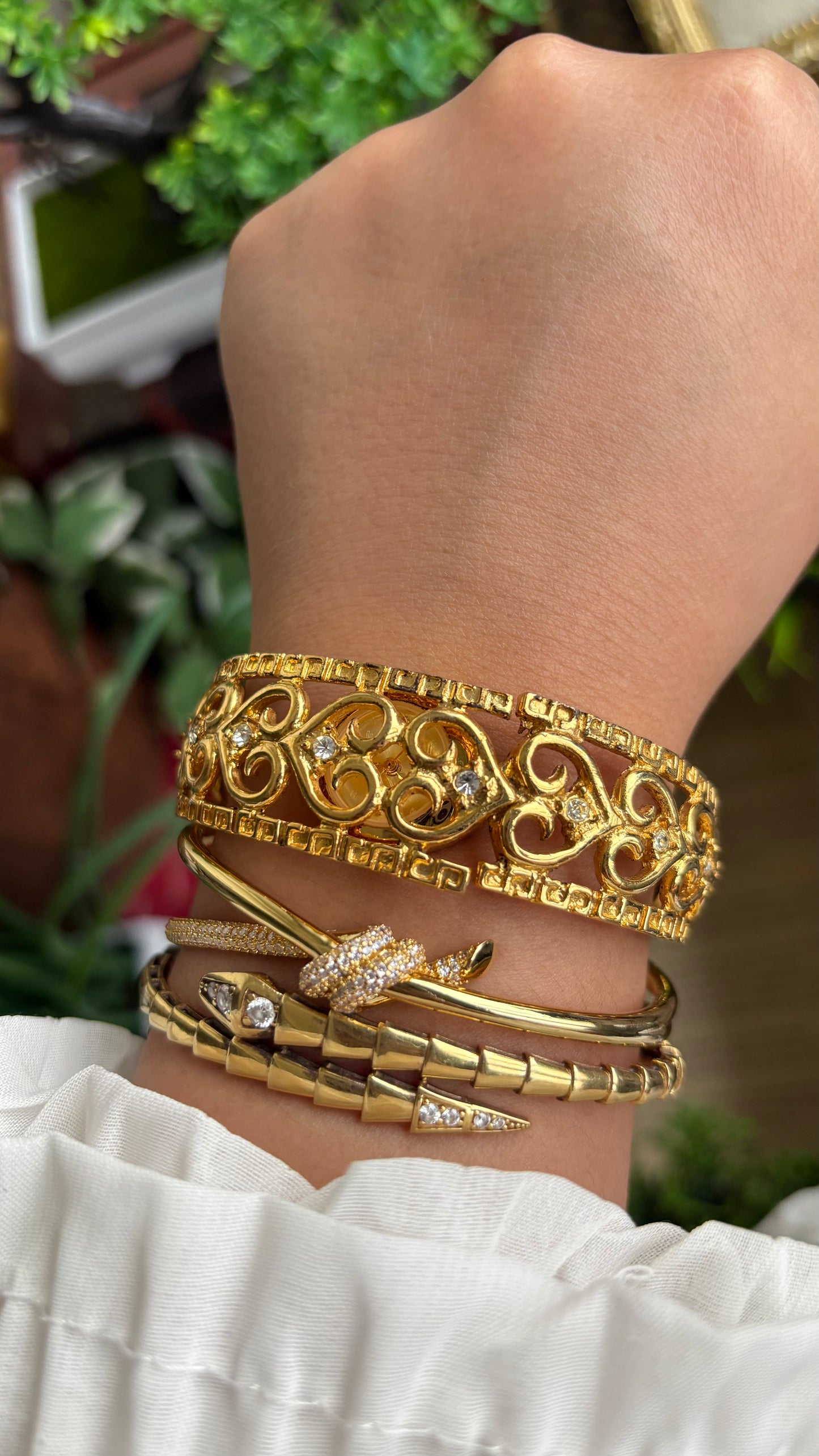 Extremely Rare Vintage Aphrodite’s Peekaboo Watch in Gold Tone Heart Details Greek Style