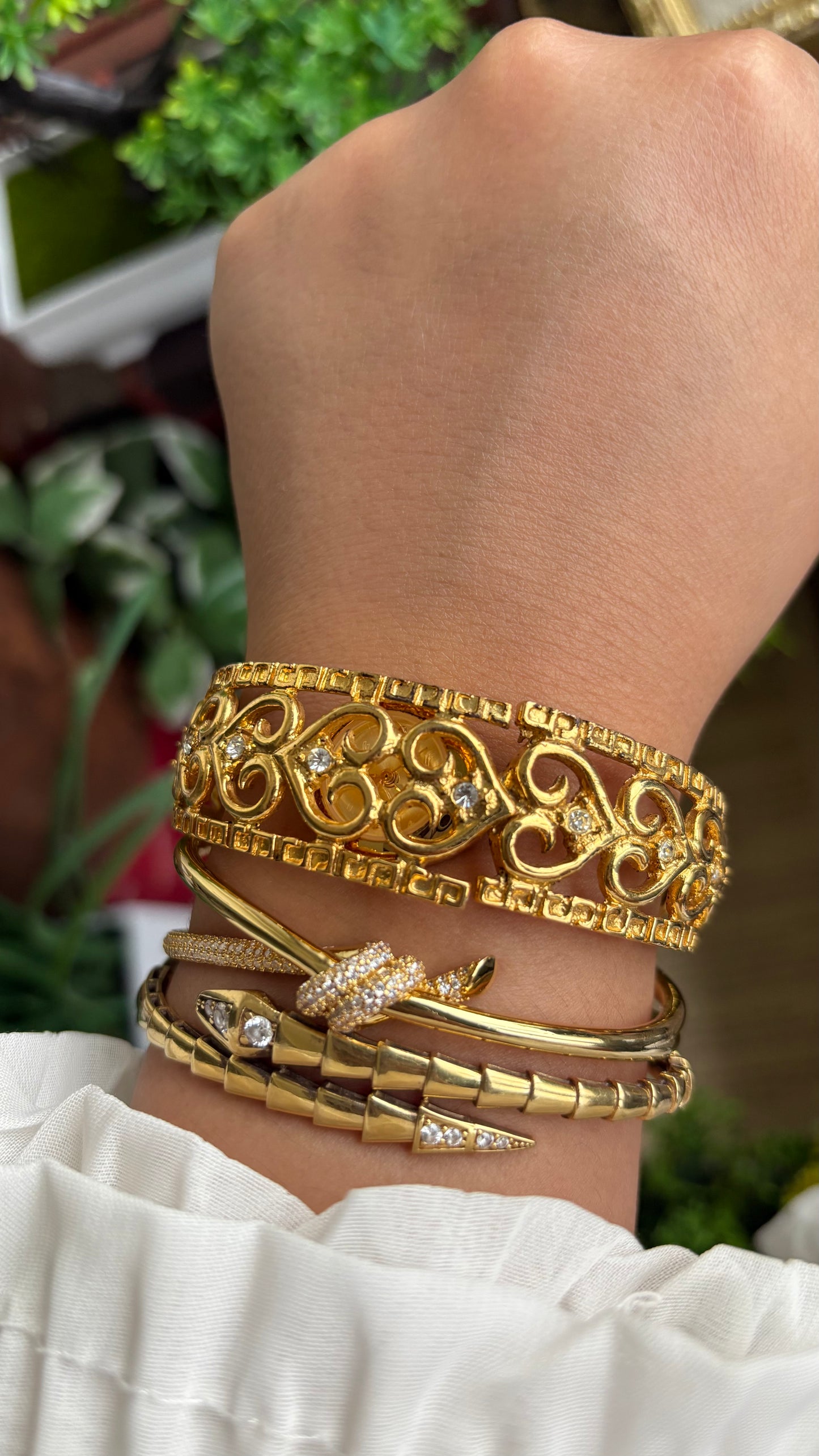 Extremely Rare Vintage Aphrodite’s Peekaboo Watch in Gold Tone Heart Details Greek Style