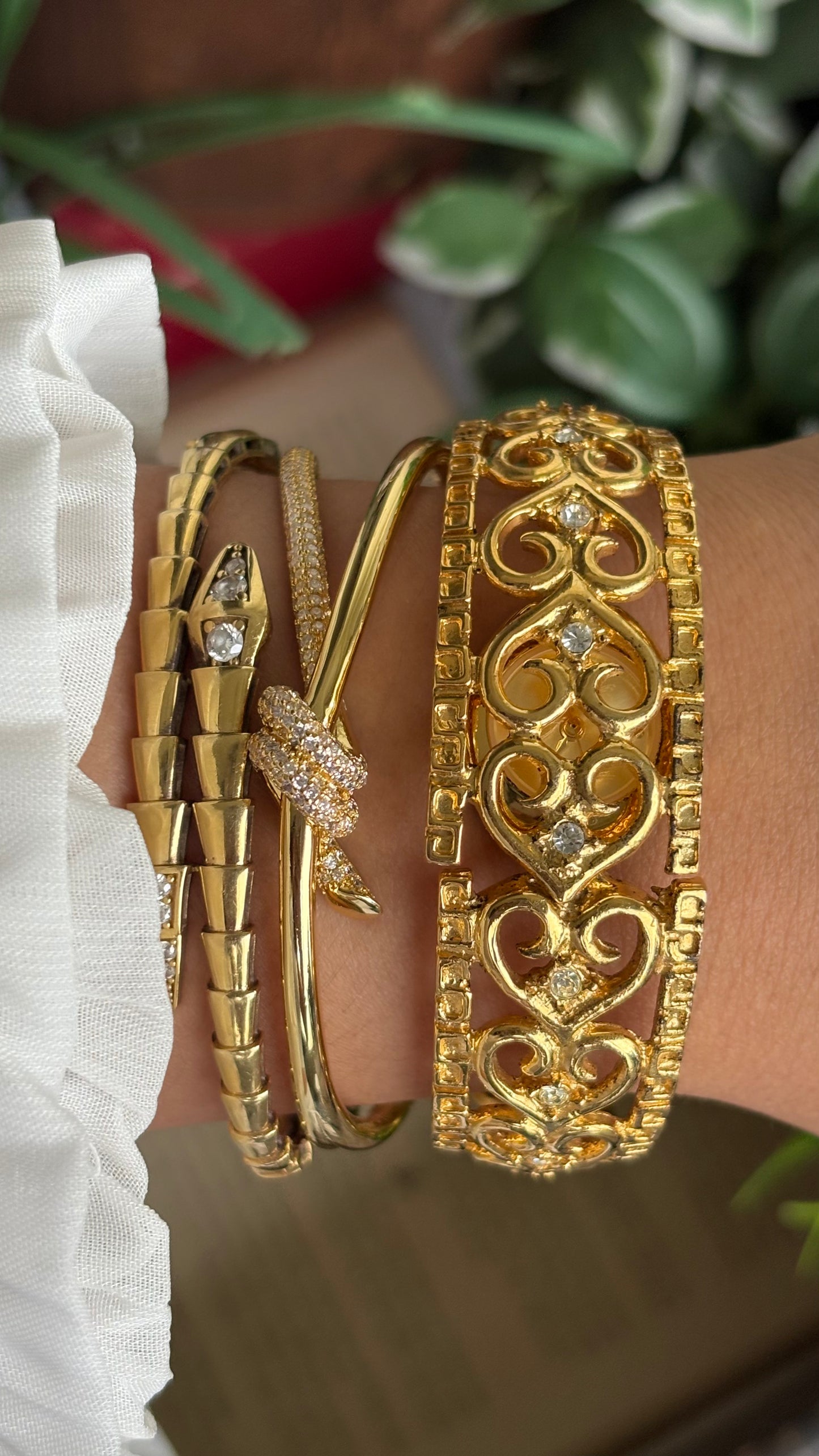 Extremely Rare Vintage Aphrodite’s Peekaboo Watch in Gold Tone Heart Details Greek Style