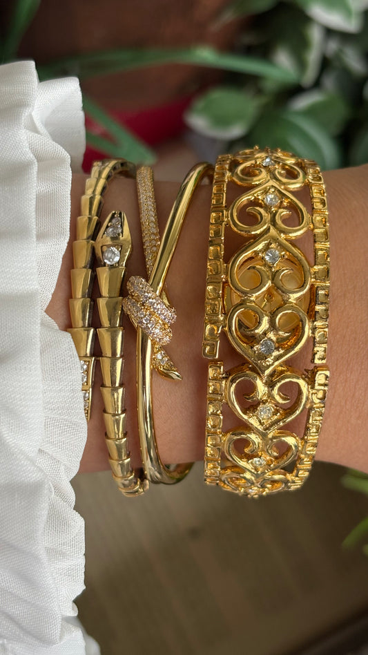 Extremely Rare Vintage Aphrodite’s Peekaboo Watch in Gold Tone Heart Details Greek Style