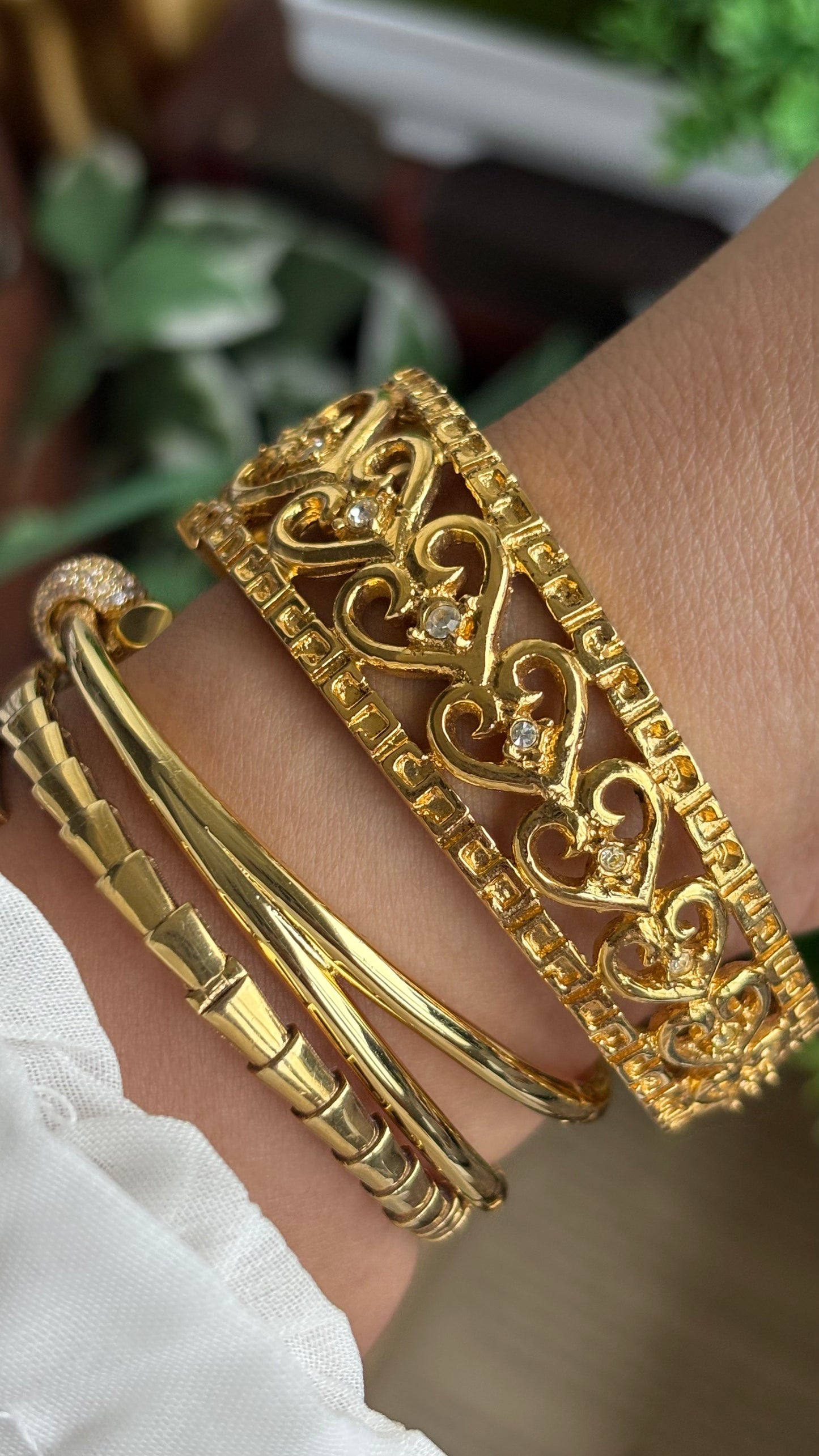 Extremely Rare Vintage Aphrodite’s Peekaboo Watch in Gold Tone Heart Details Greek Style