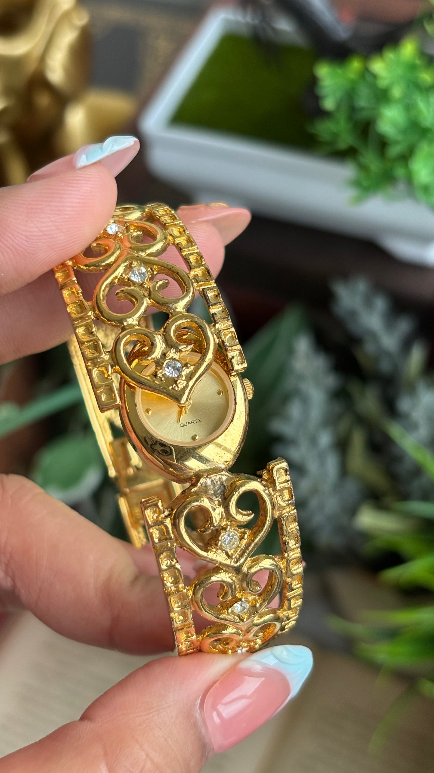 Extremely Rare Vintage Aphrodite’s Peekaboo Watch in Gold Tone Heart Details Greek Style