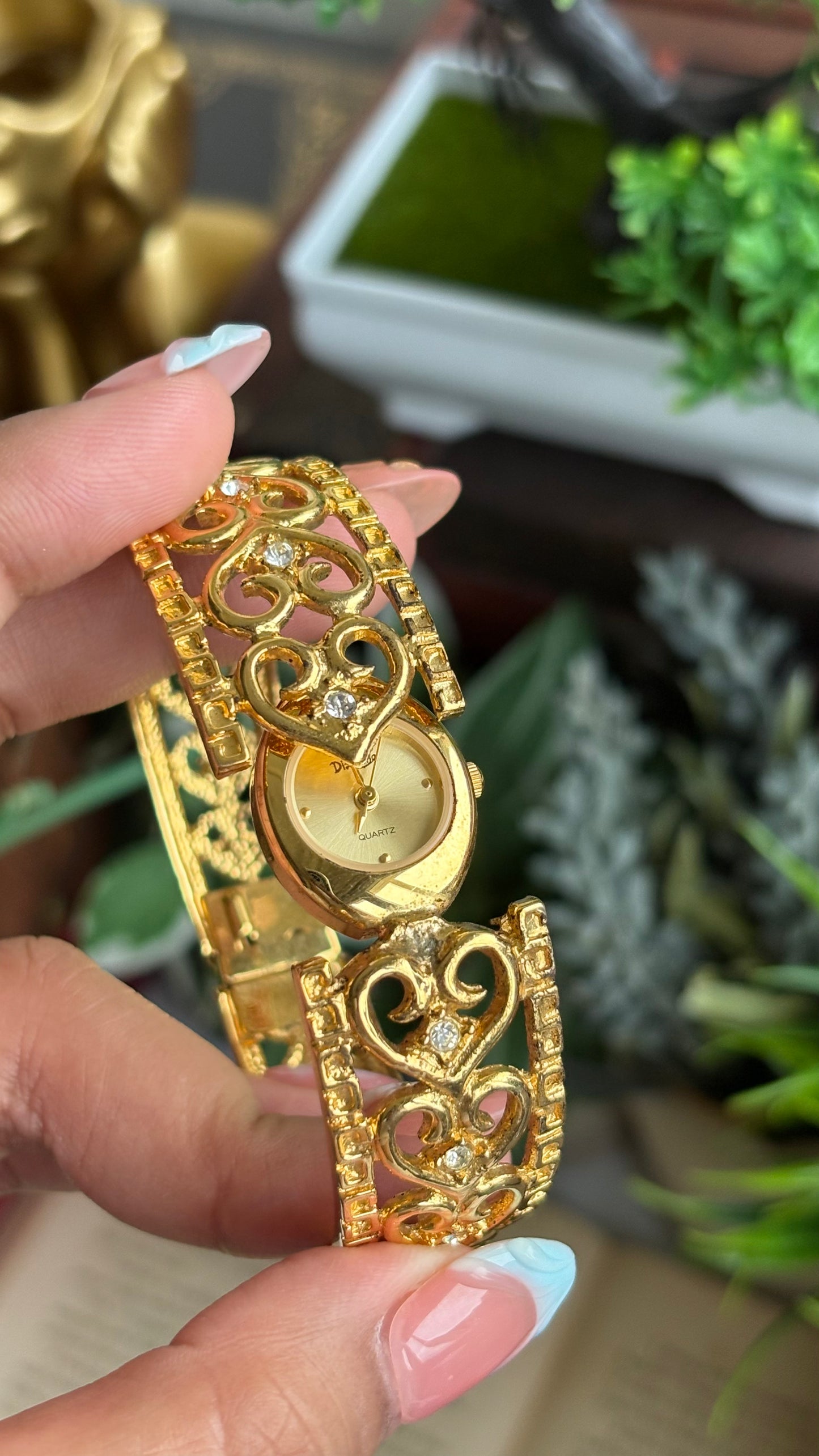 Extremely Rare Vintage Aphrodite’s Peekaboo Watch in Gold Tone Heart Details Greek Style