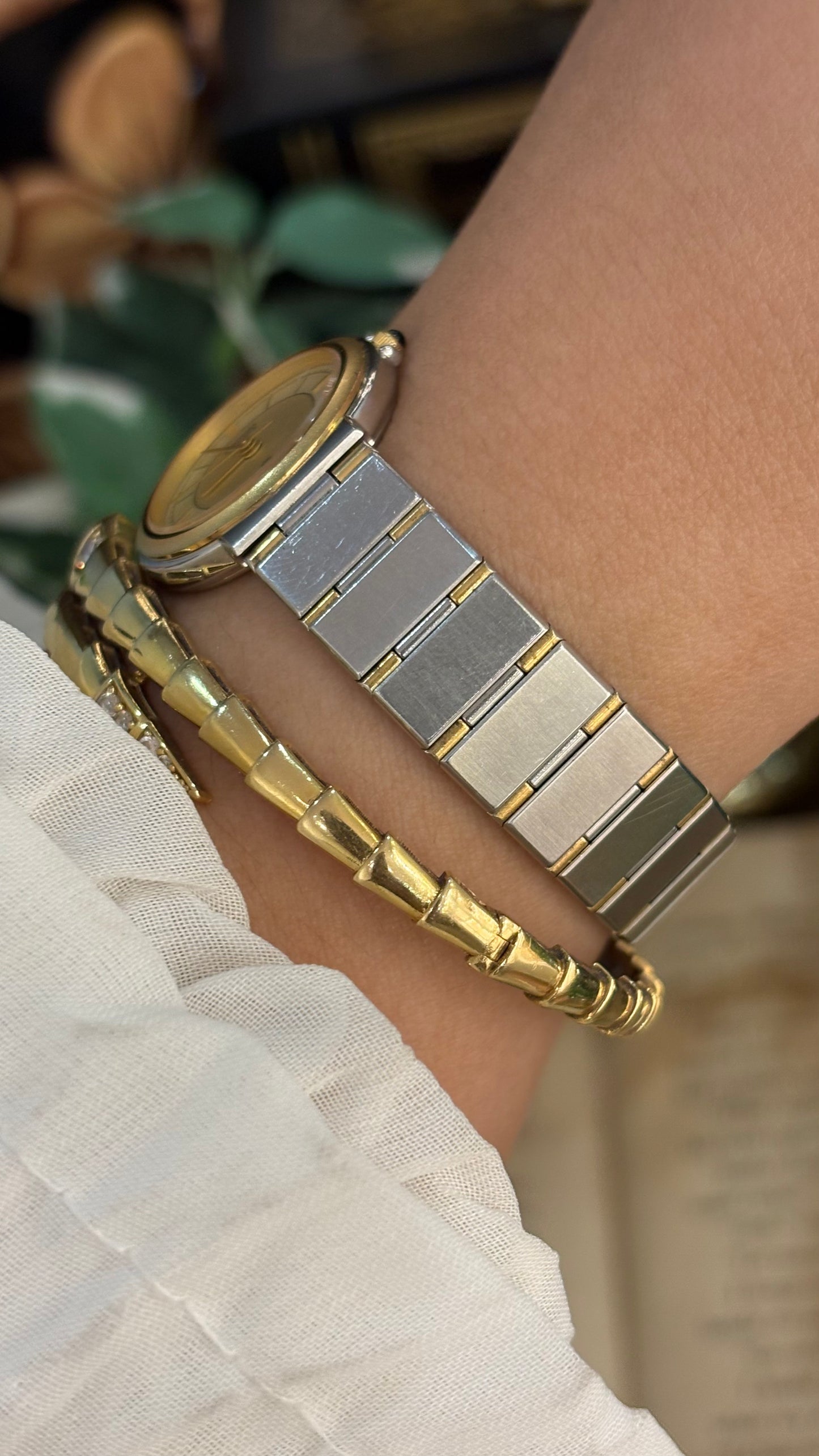 Vintage Ricoh Flowy Bracelet Classic Minimalist Watch in Two-Tone Quartz with Secure Deployment Clasp Lock