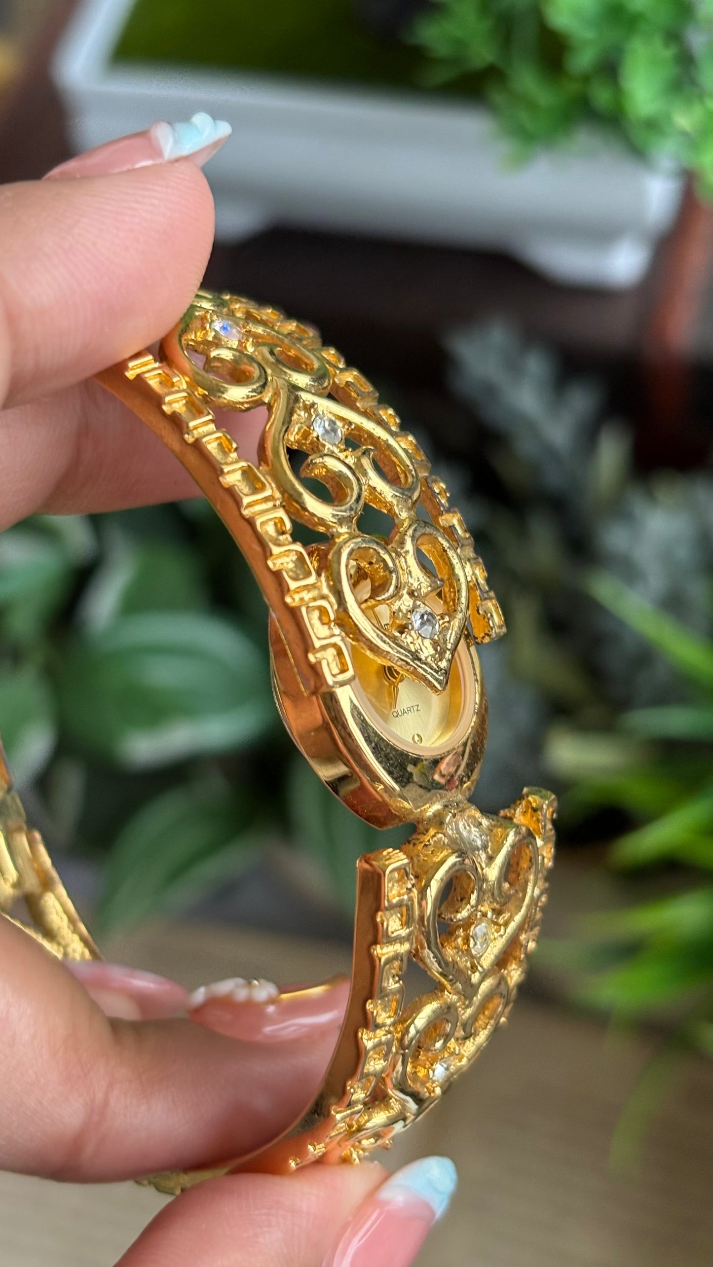 Extremely Rare Vintage Aphrodite’s Peekaboo Watch in Gold Tone Heart Details Greek Style