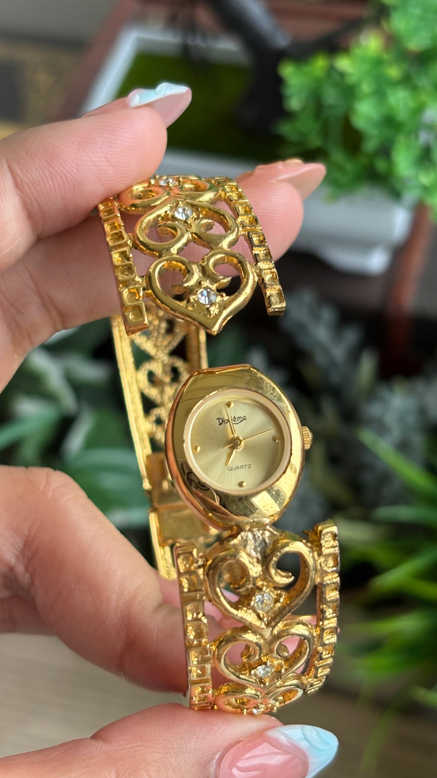 Extremely Rare Vintage Aphrodite’s Peekaboo Watch in Gold Tone Heart Details Greek Style