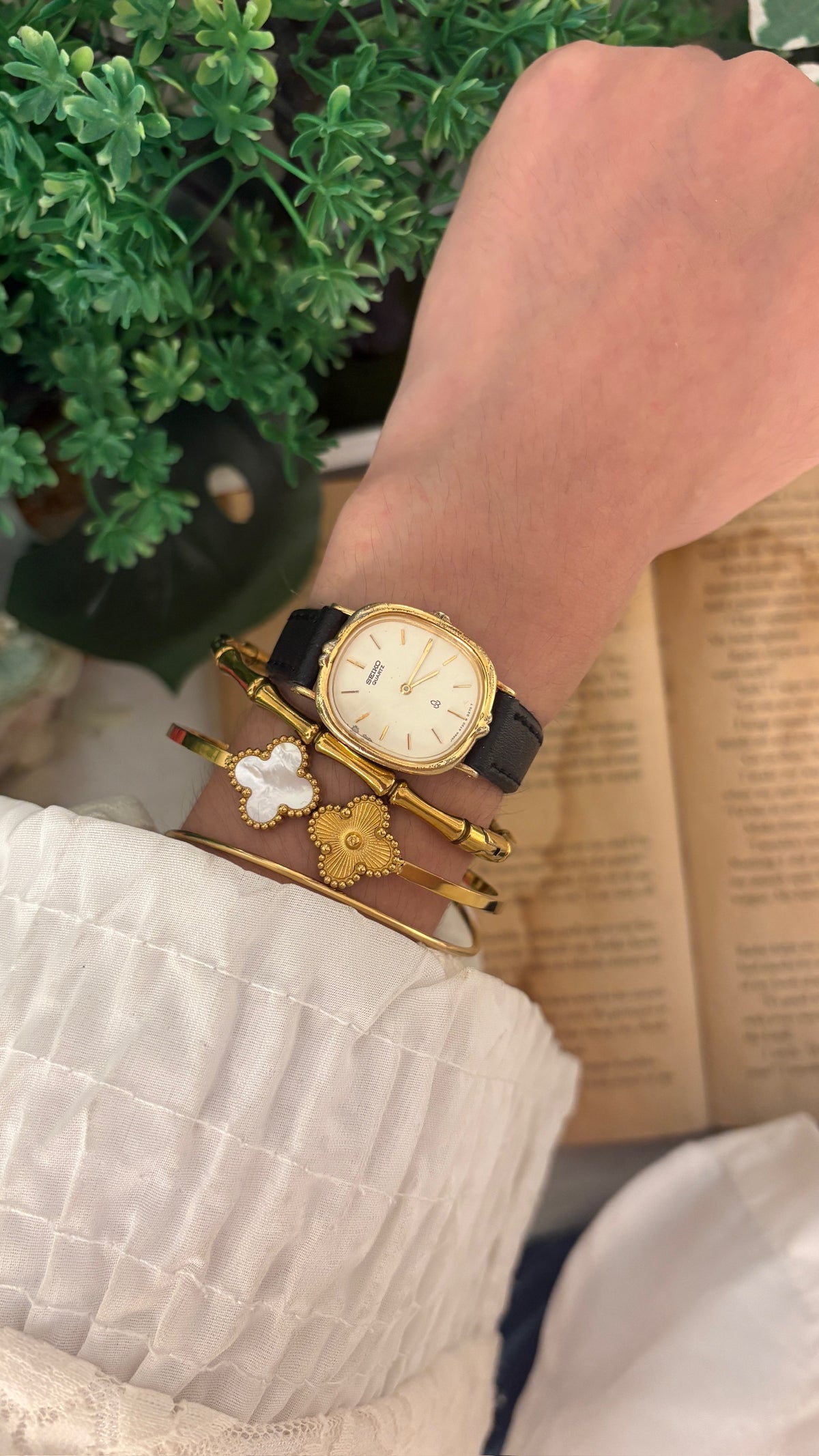 Rare Vintage Seiko Oval Dial Watch in Gold Tone Black Leather Quartz