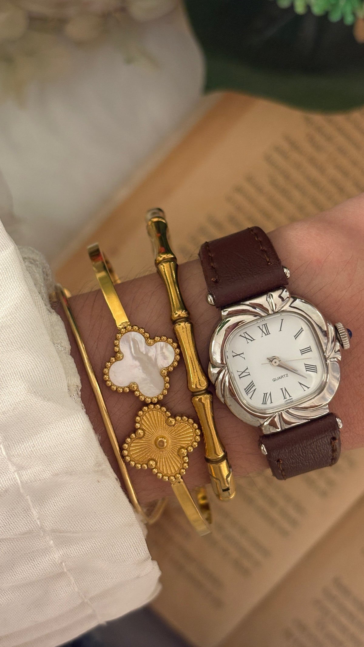 Rare Vintage Noevir Citizen Swirl Accent Watch in Silver Tone Brown Leather Quartz