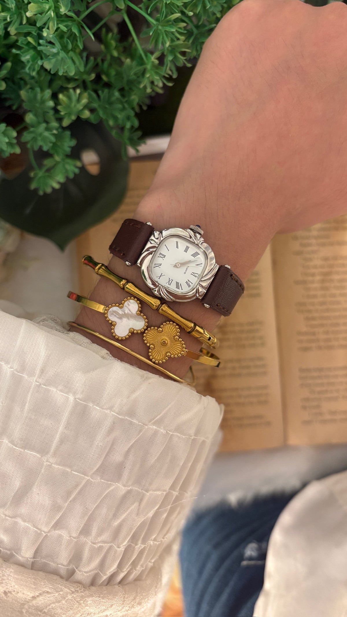 Rare Vintage Noevir Citizen Swirl Accent Watch in Silver Tone Brown Leather Quartz
