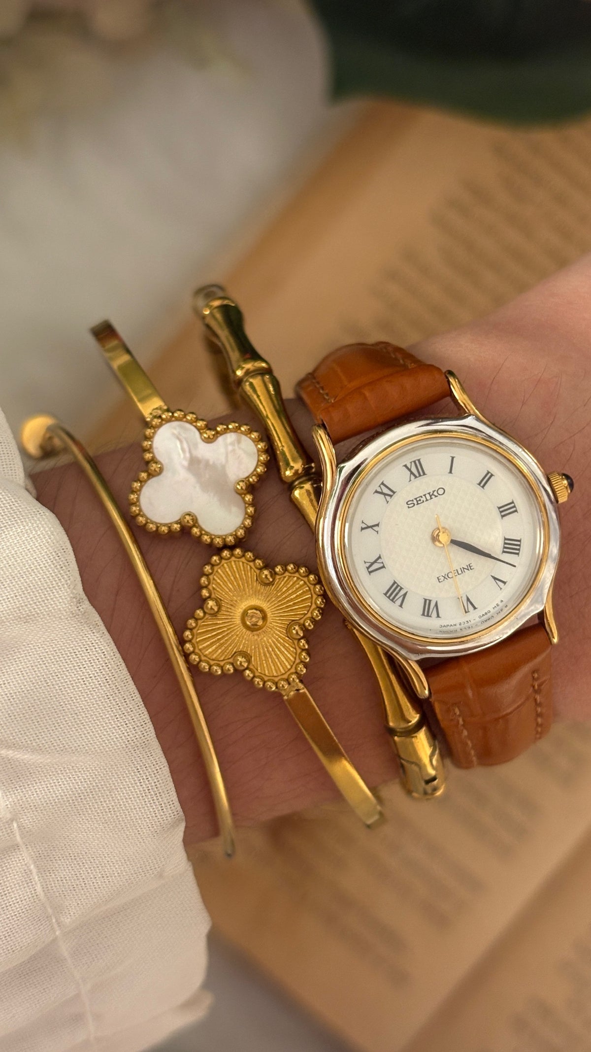 Rare Vintage Seiko Exceline Roman Dial Watch in Two-Tone Brown Leather Quartz
