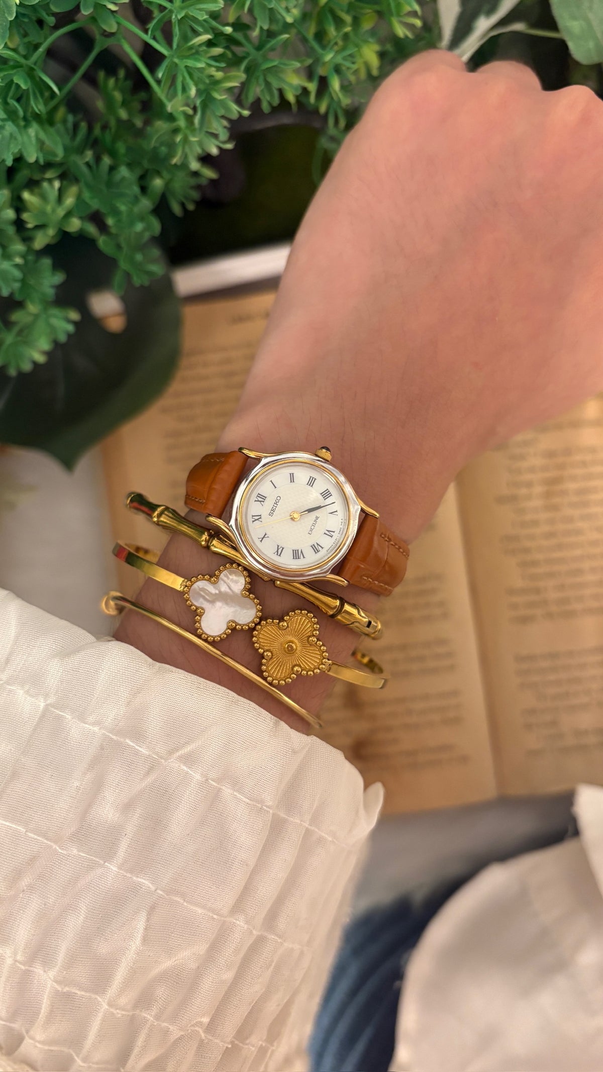 Rare Vintage Seiko Exceline Roman Dial Watch in Two-Tone Brown Leather Quartz
