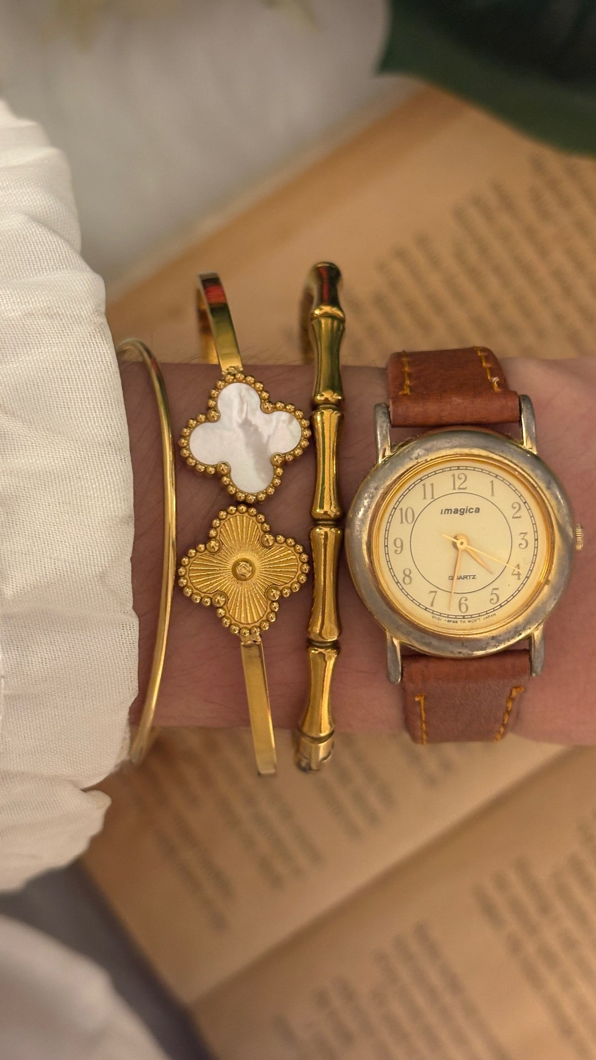 Vintage Imagica Classic Watch in Gold Tone Brown Leather Quartz
