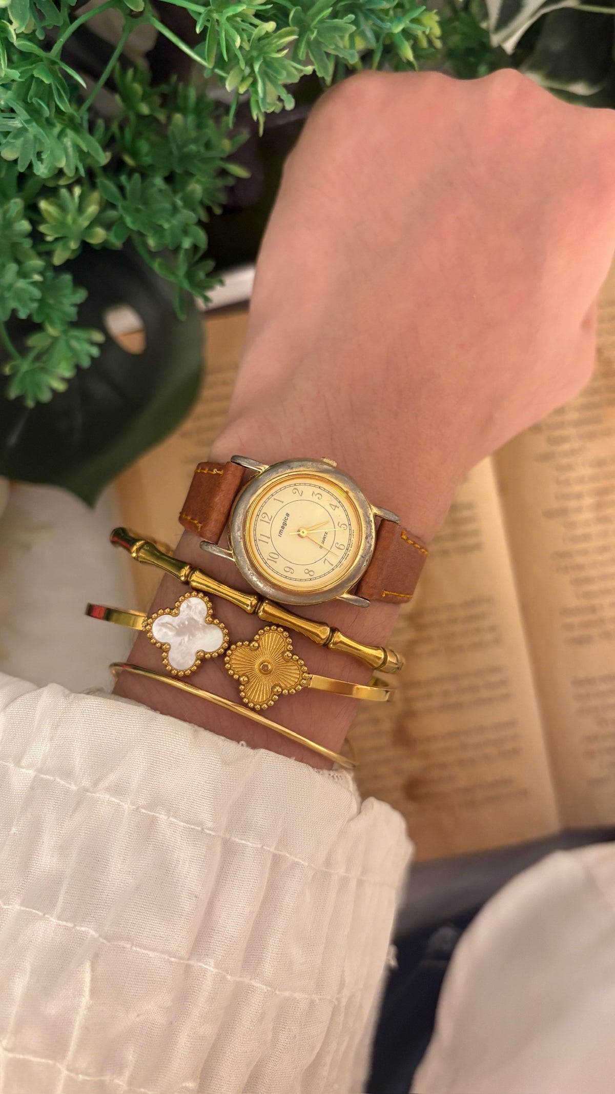 Vintage Imagica Classic Watch in Gold Tone Brown Leather Quartz