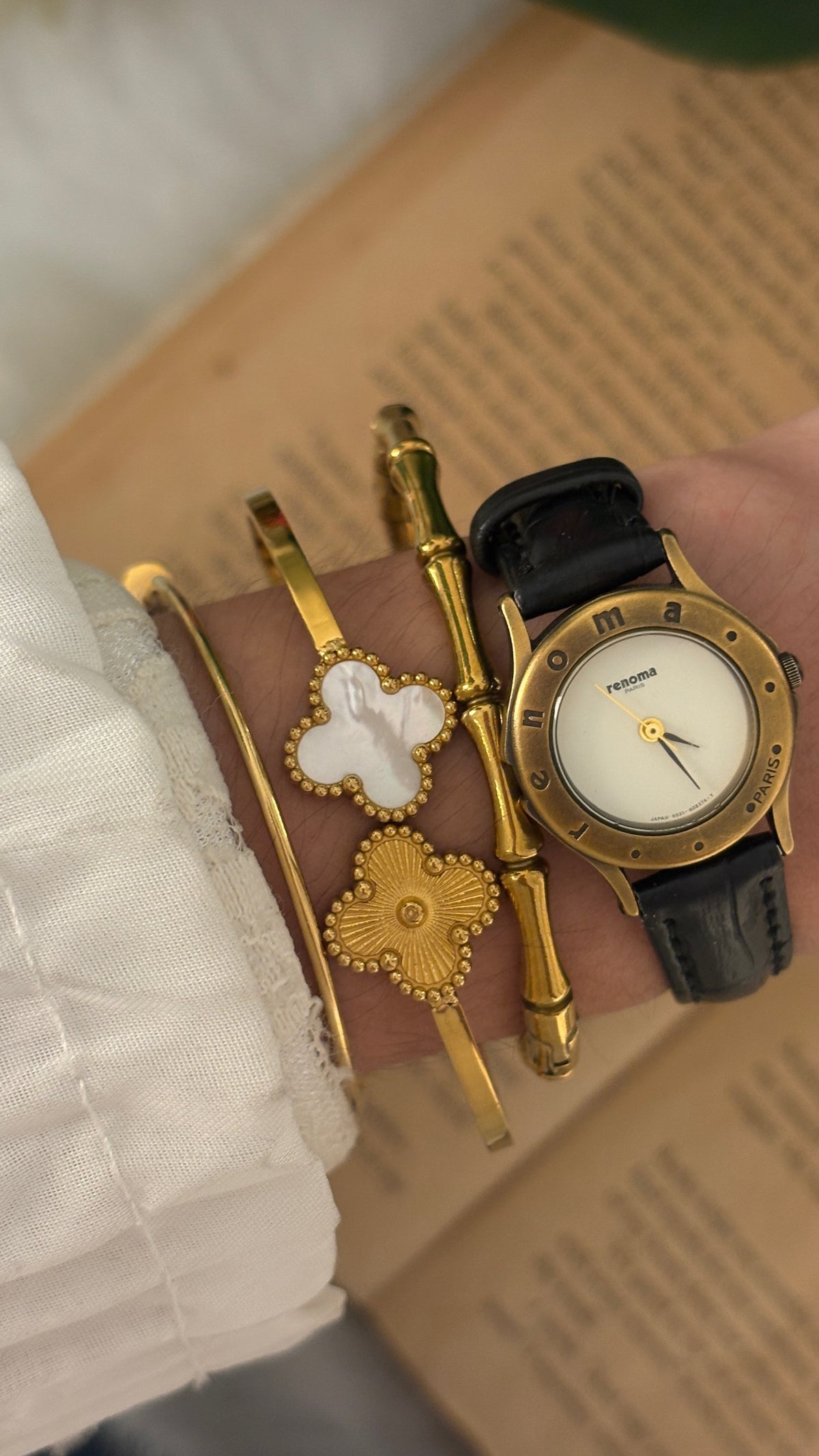 Vintage Renoma Citizen Logo Engraved Bezel Watch in Gold Brass Tone Black Leather Quartz