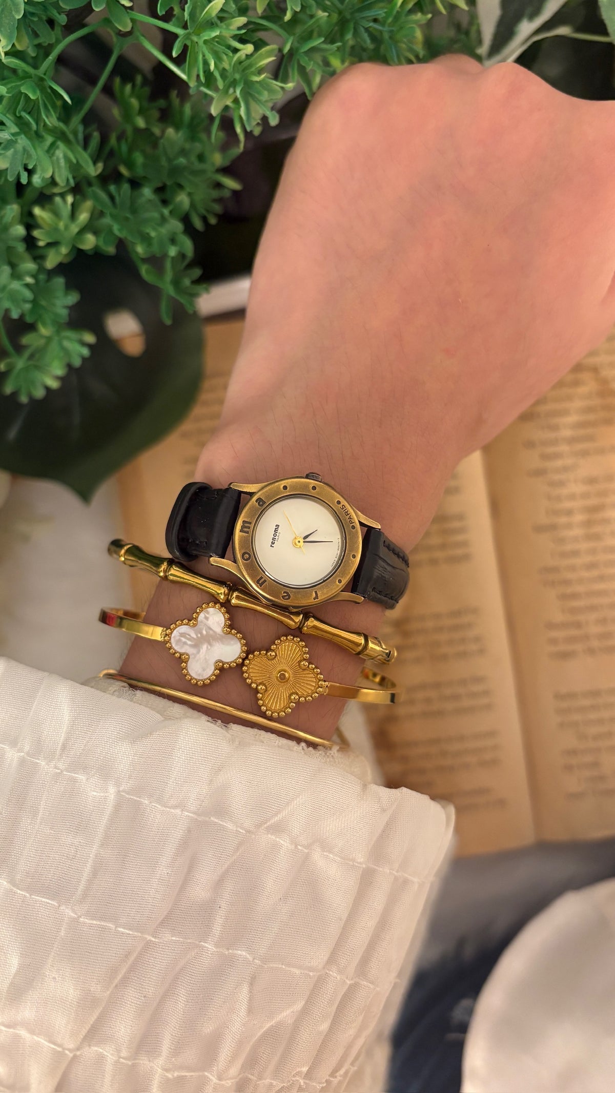 Vintage Renoma Citizen Logo Engraved Bezel Watch in Gold Brass Tone Black Leather Quartz