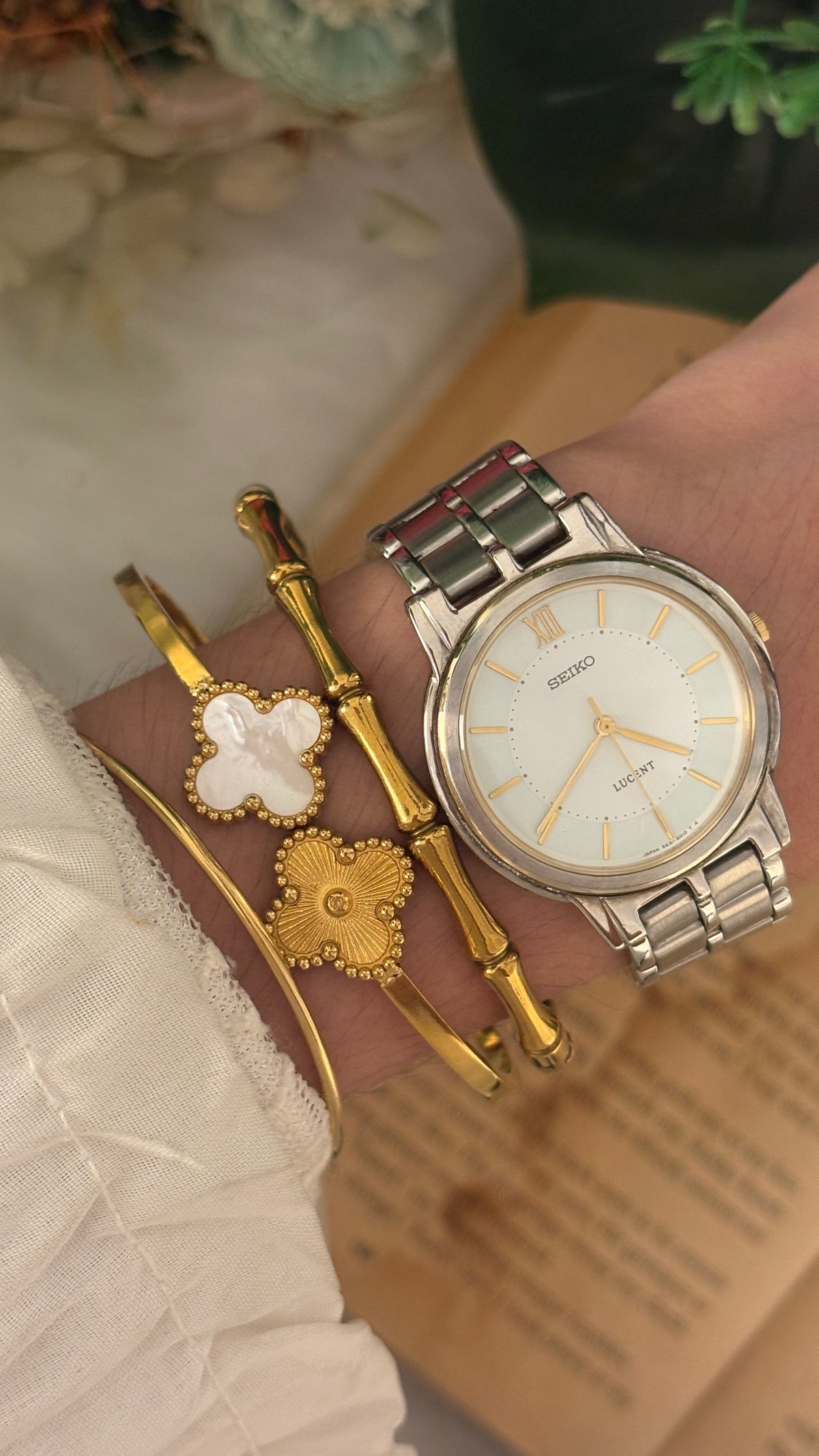 Rare Vintage Seiko Lucent Mens Watch in Silver Tone Quartz