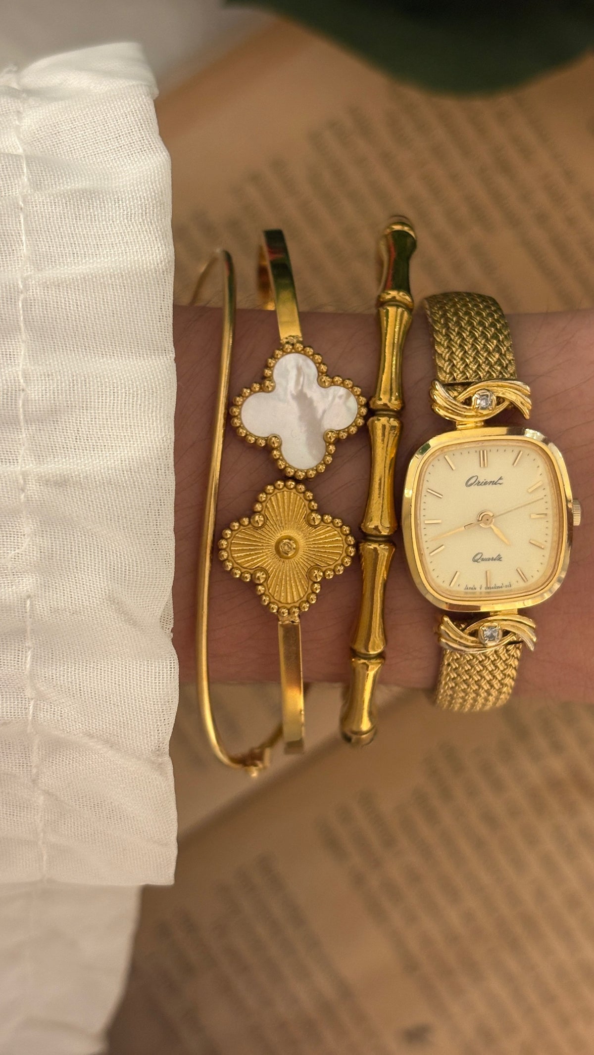 Rare Vintage Orient Seiko Elegant Rhinestone Accent Mesh Cocktail Watch in Gold Tone Quartz