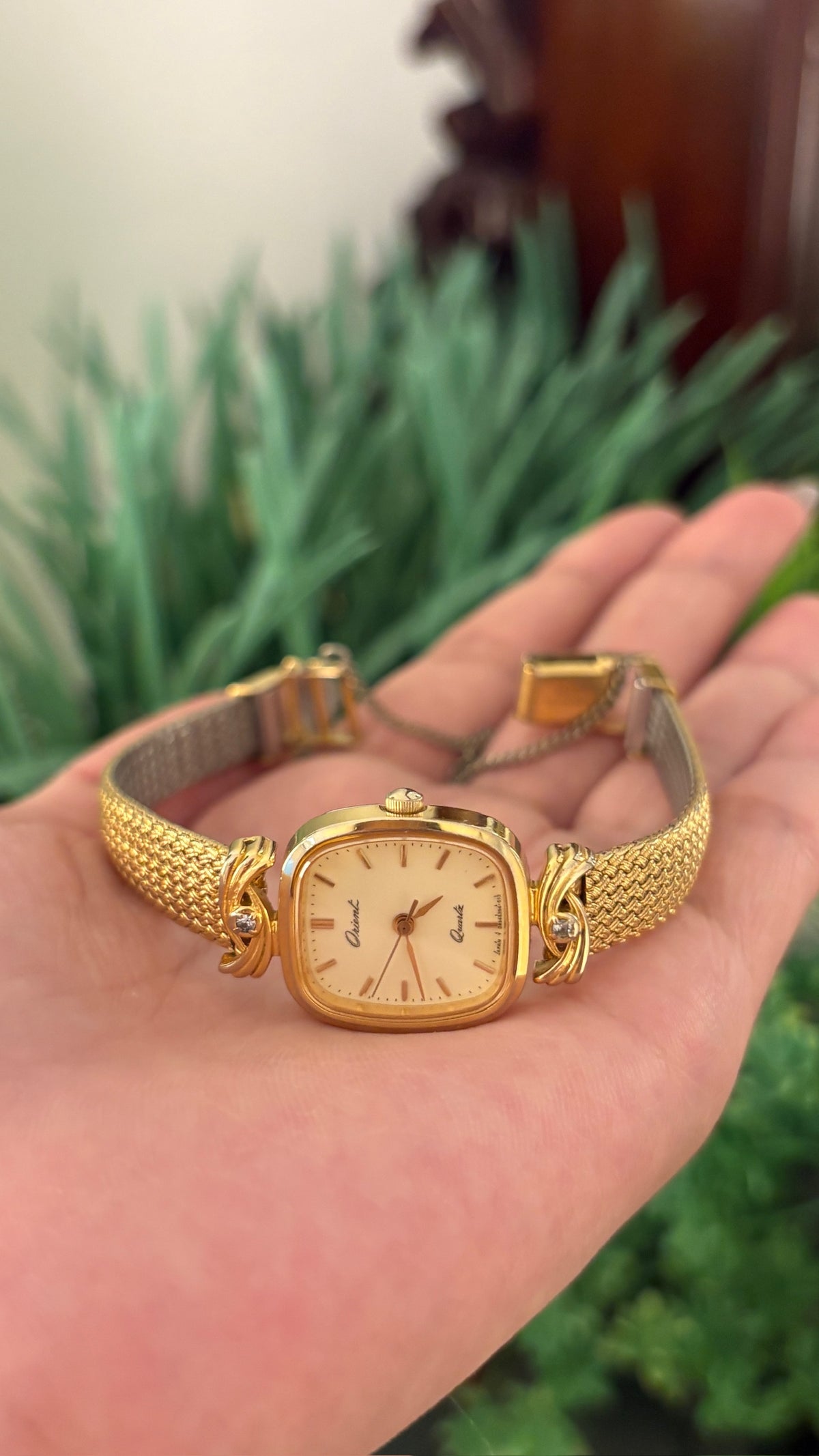 Rare Vintage Orient Seiko Elegant Rhinestone Accent Mesh Cocktail Watch in Gold Tone Quartz