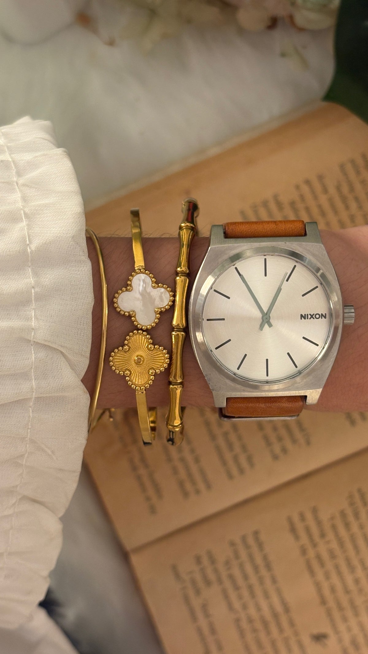 Vintage Nixon Mens Watch in Silver Tone Brown Leather Quartz