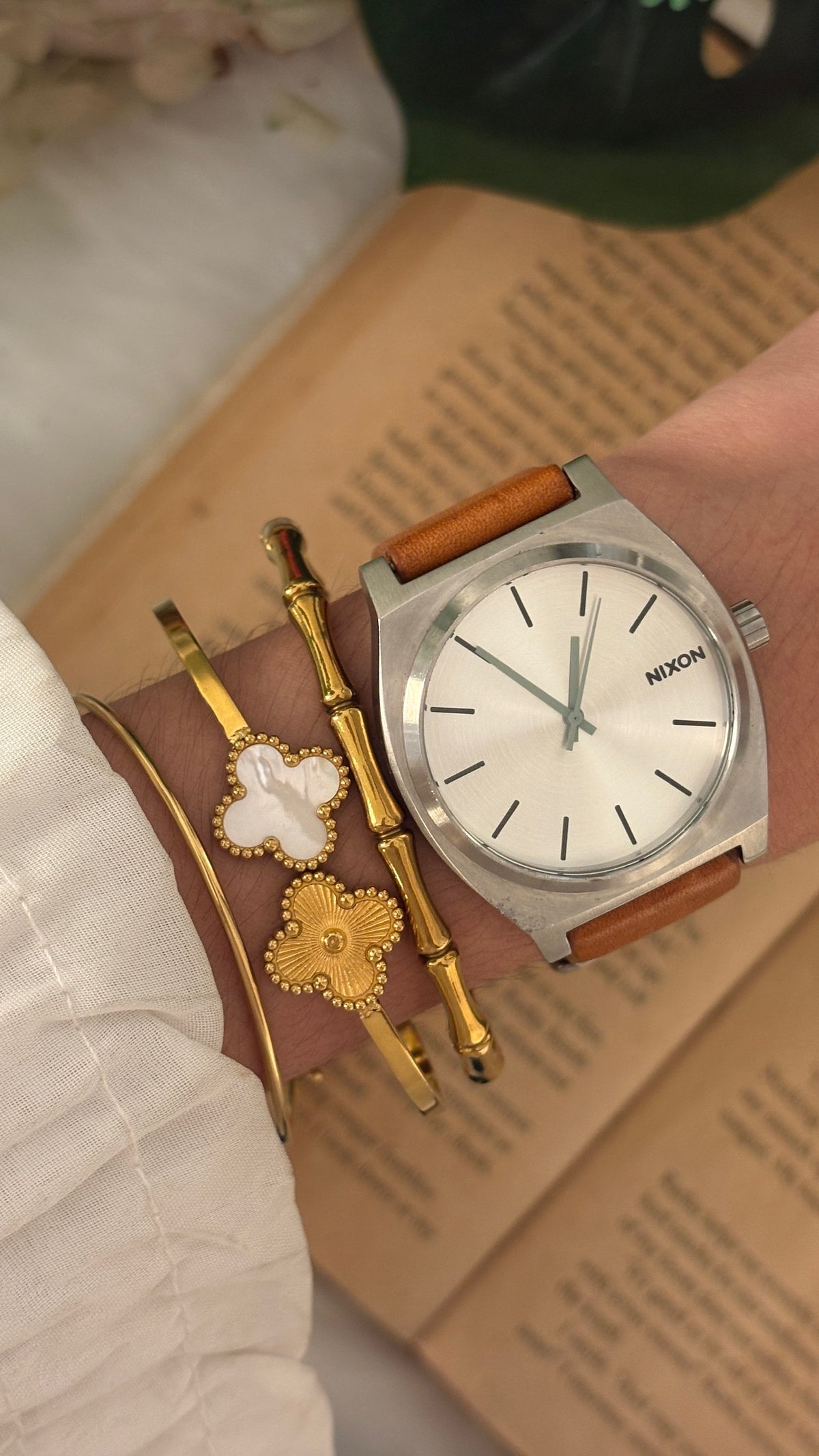 Vintage Nixon Mens Watch in Silver Tone Brown Leather Quartz