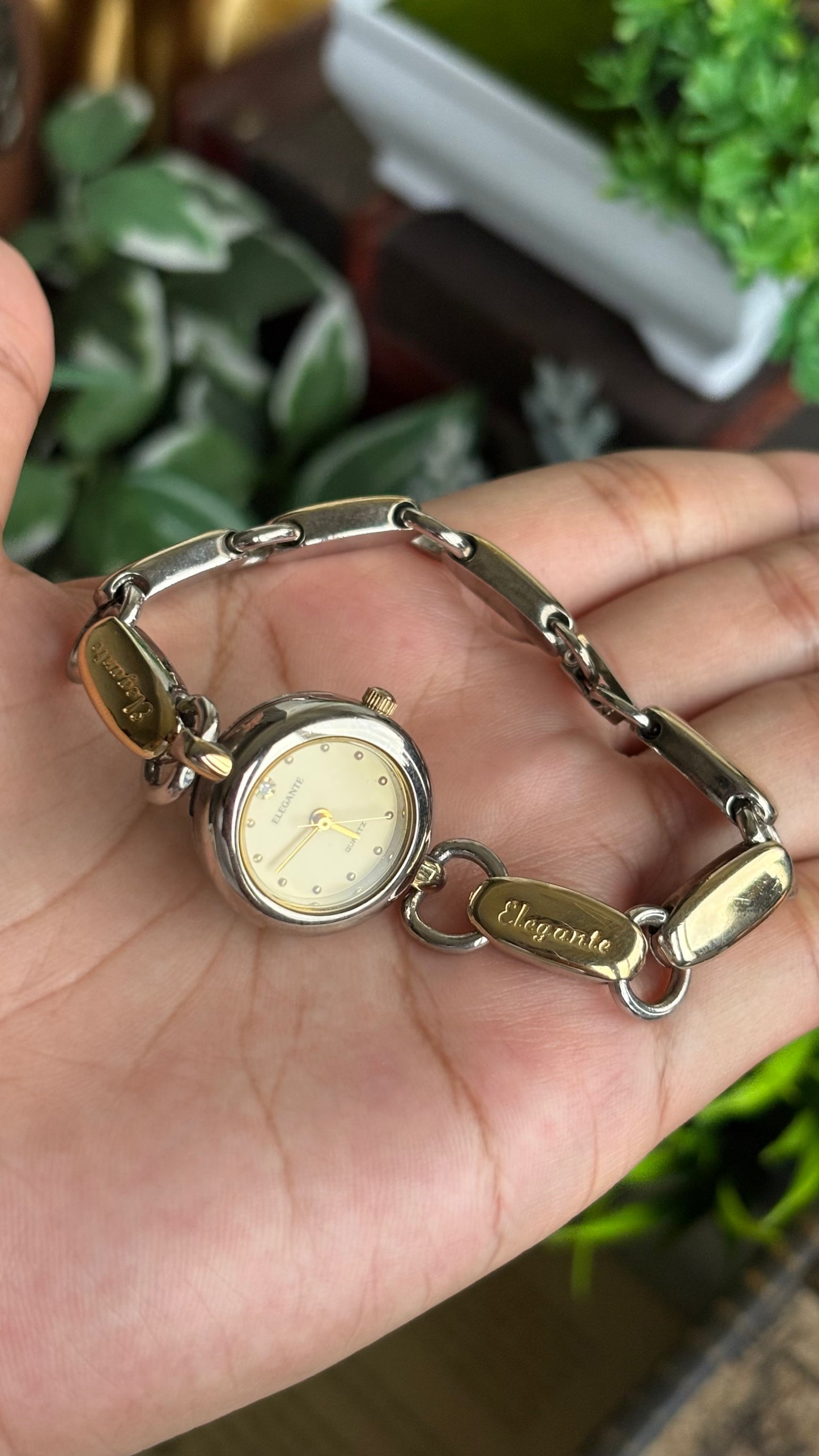 Vintage Elegante Bracelet Watch in Two-Tone