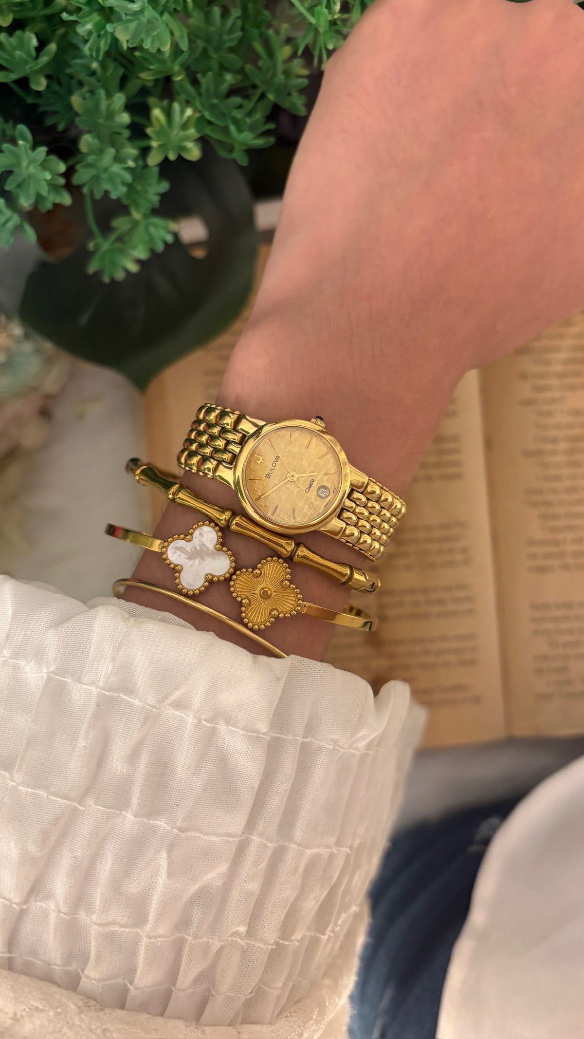 Extremely Rare Vintage Bulova Swiss Textured Dial Date Window Watch in Gold Tone Quartz