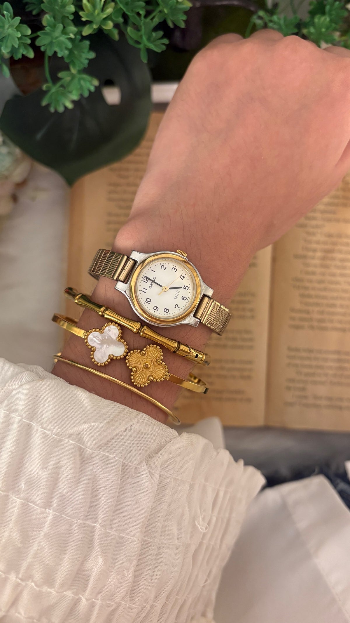 Rare Vintage Seiko Spirit Expandable Band Watch in Two-Tone Quartz