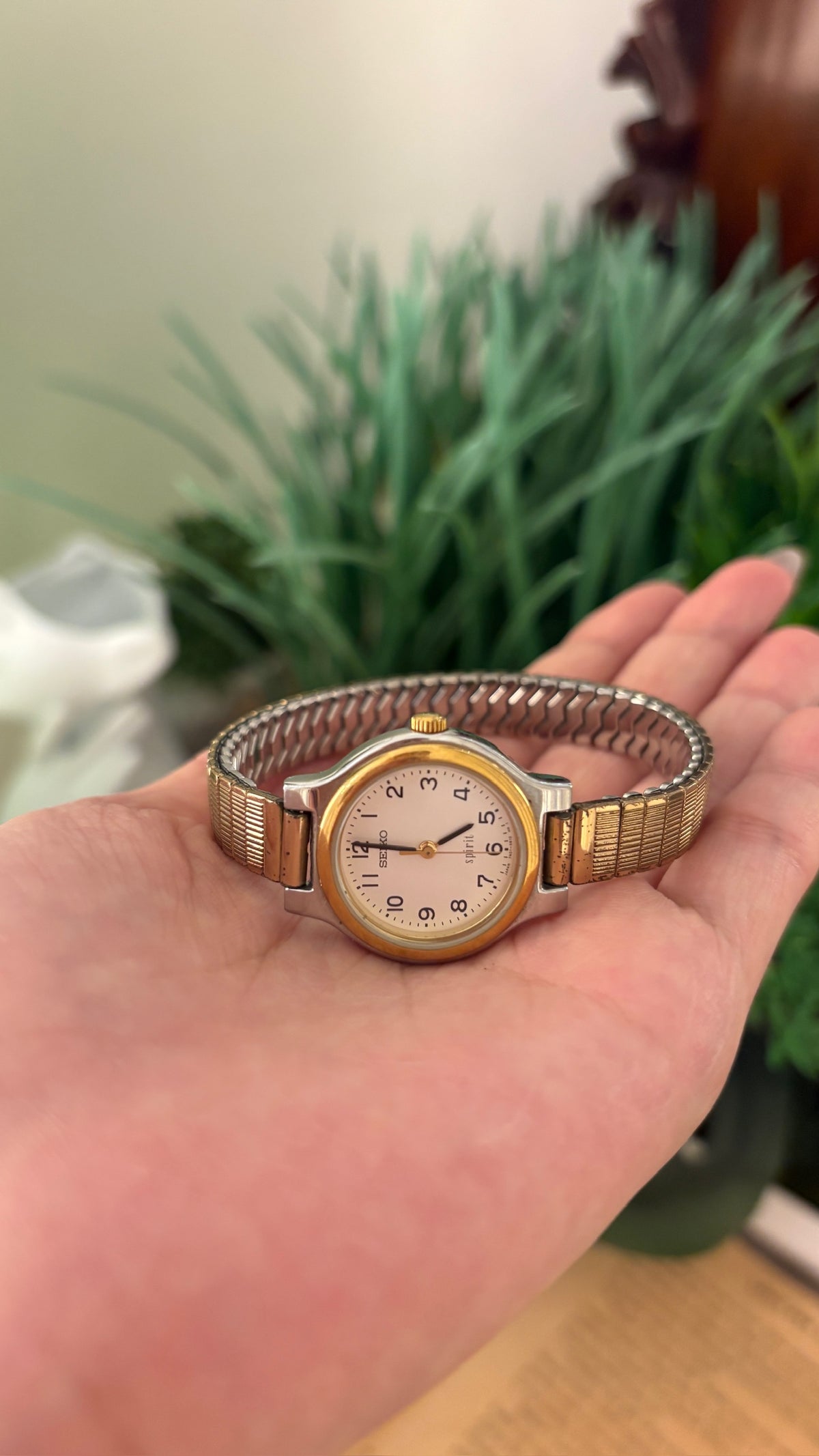 Rare Vintage Seiko Spirit Expandable Band Watch in Two-Tone Quartz