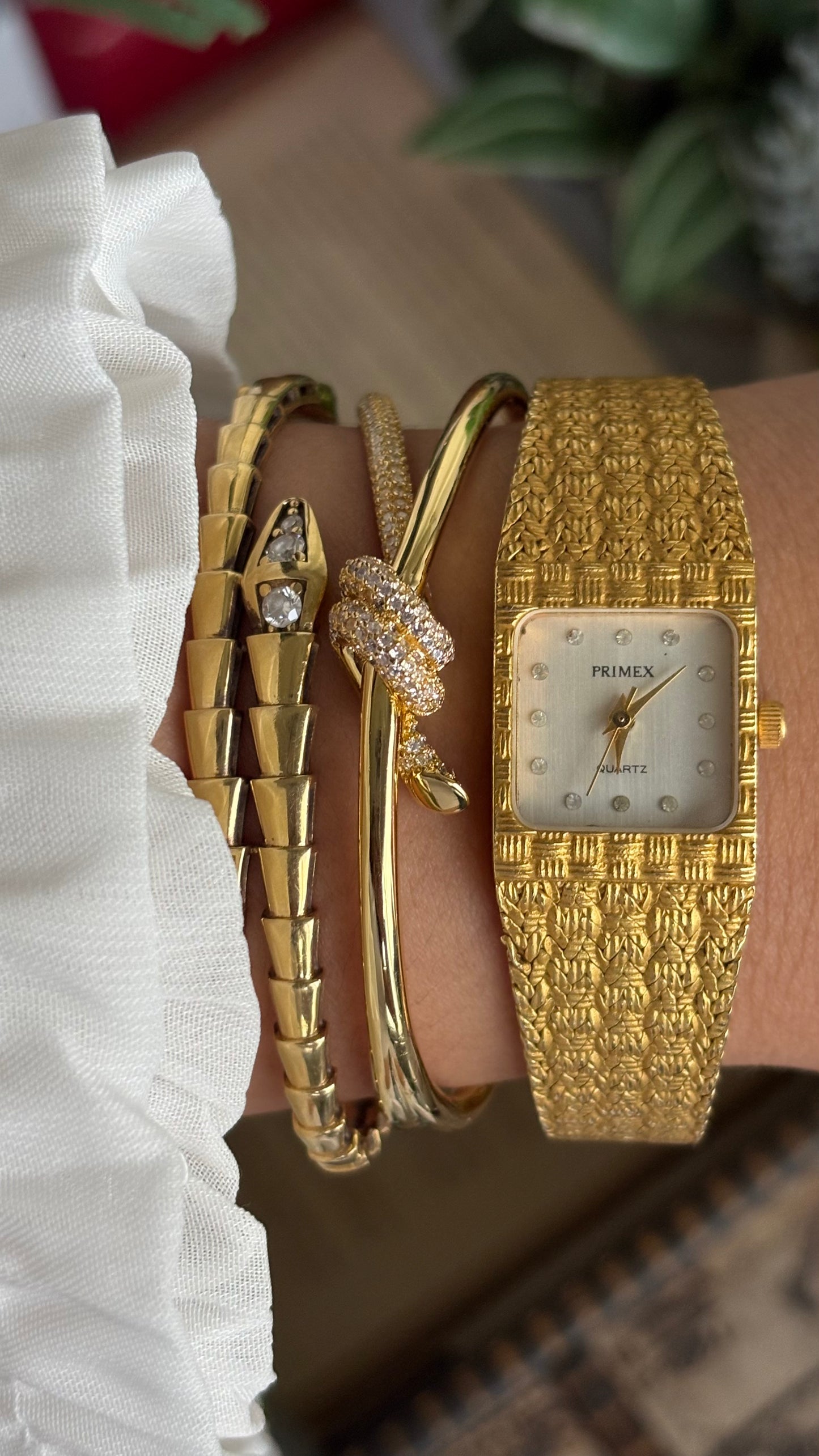 Vintage Primex Women’s Dress Watch in Gold Tone Beautiful Straps