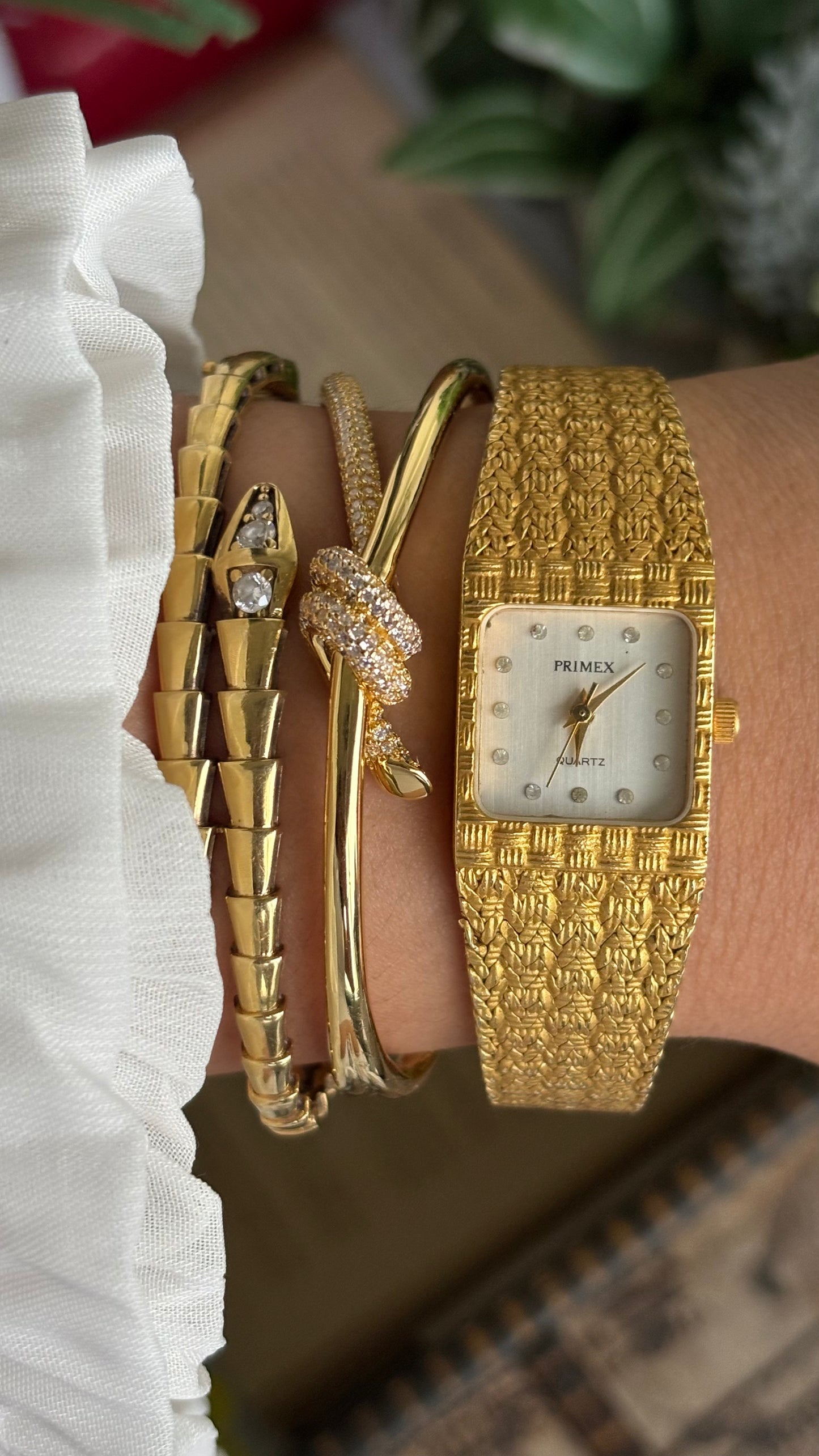 Vintage Primex Women’s Dress Watch in Gold Tone Beautiful Straps