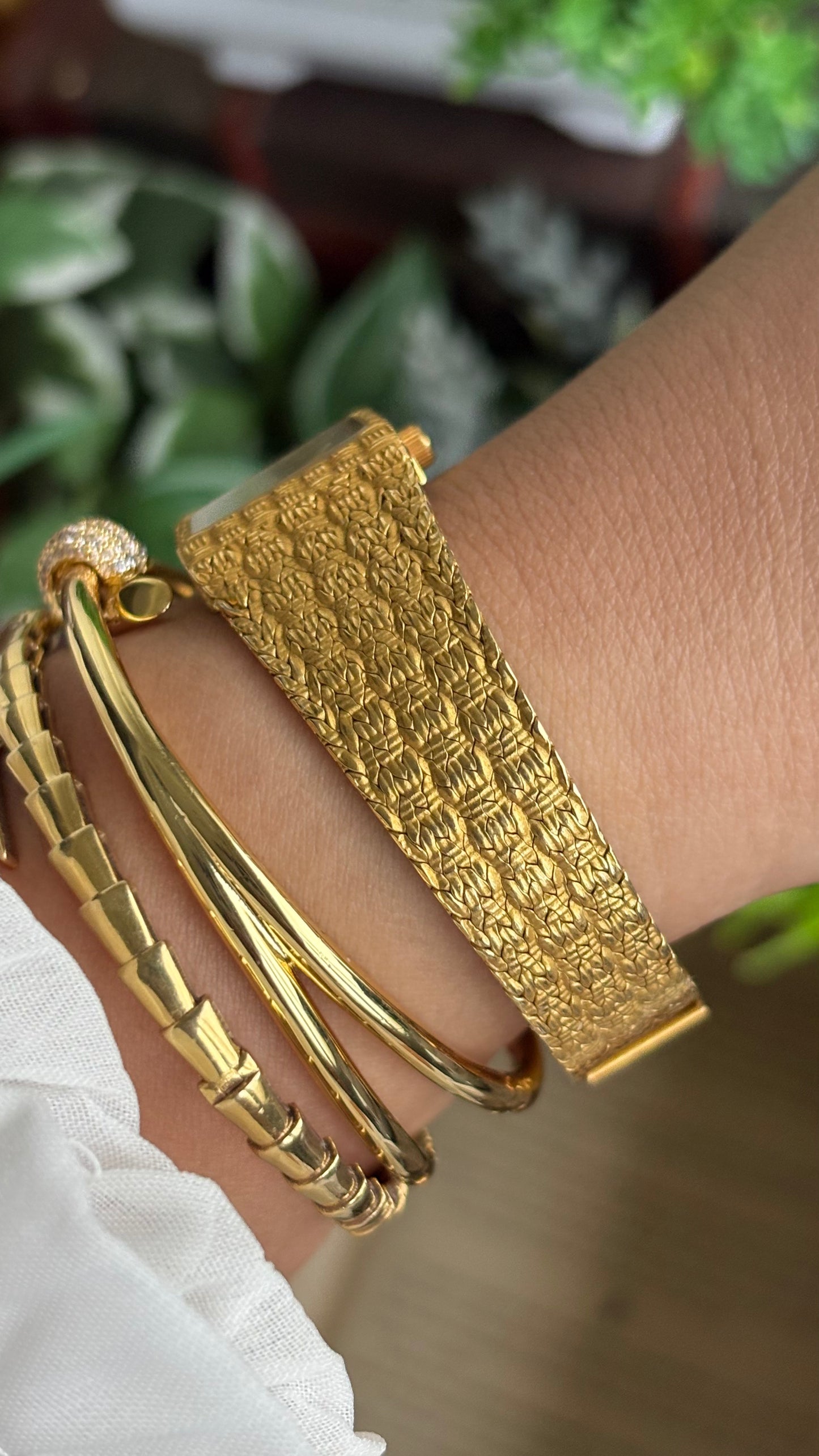 Vintage Primex Women’s Dress Watch in Gold Tone Beautiful Straps