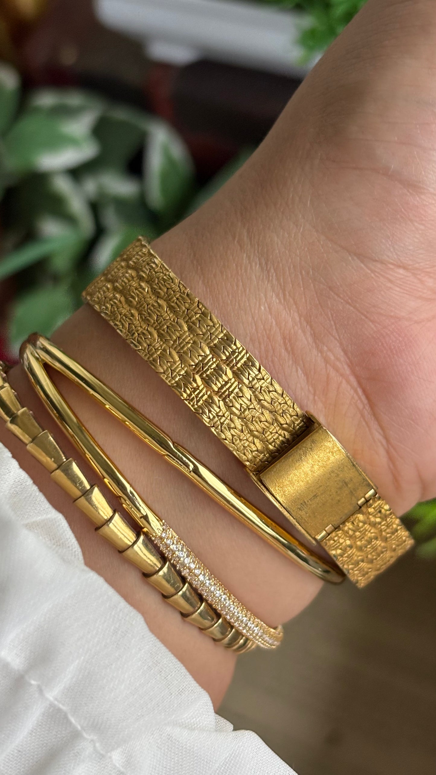 Vintage Primex Women’s Dress Watch in Gold Tone Beautiful Straps