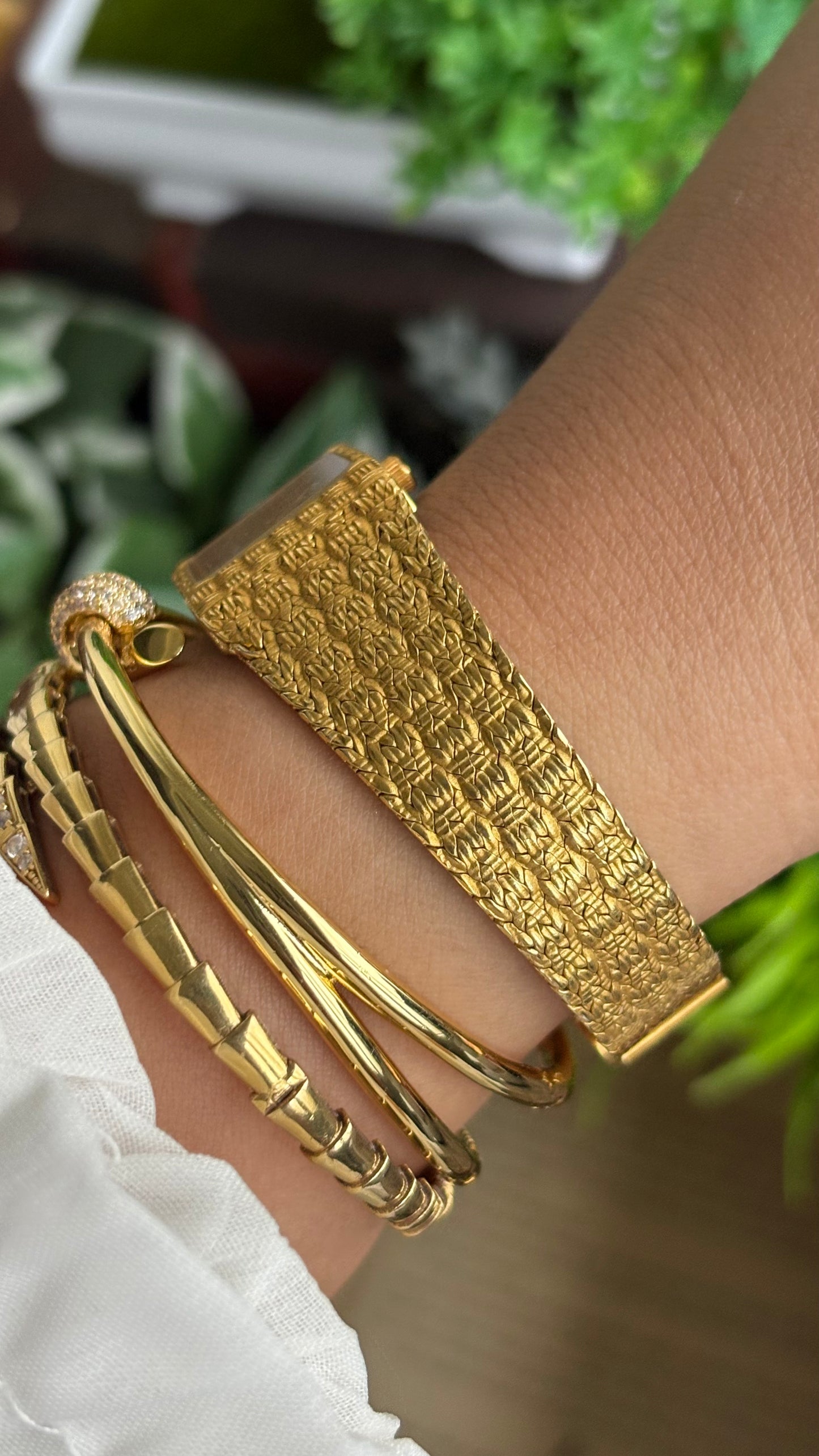 Vintage Primex Women’s Dress Watch in Gold Tone Beautiful Straps