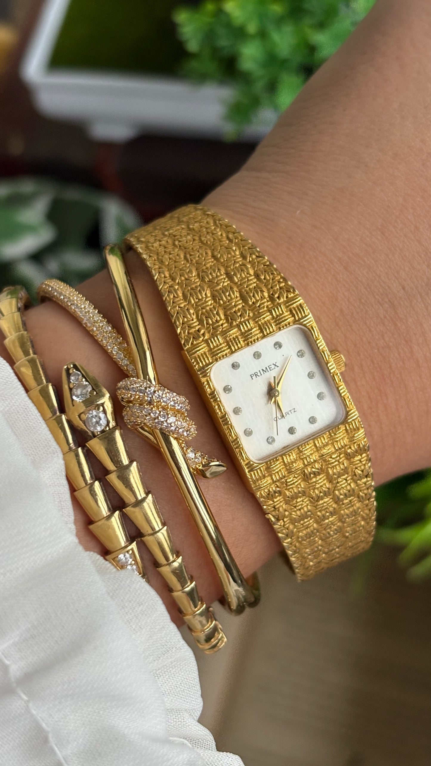 Vintage Primex Women’s Dress Watch in Gold Tone Beautiful Straps