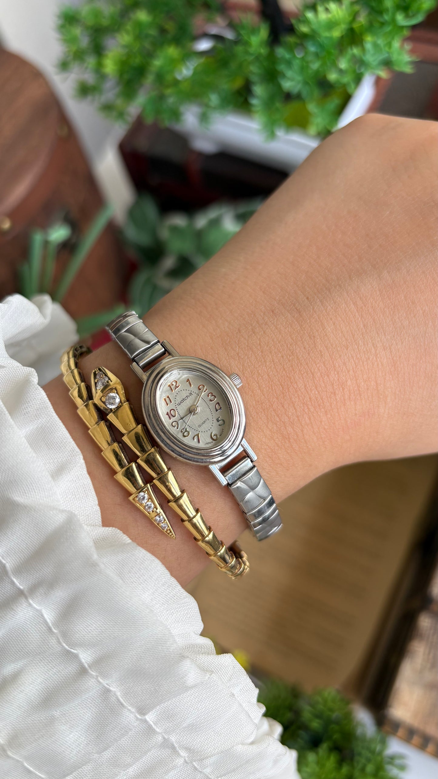 Vintage Watch-it in Silver Tone Oval Face