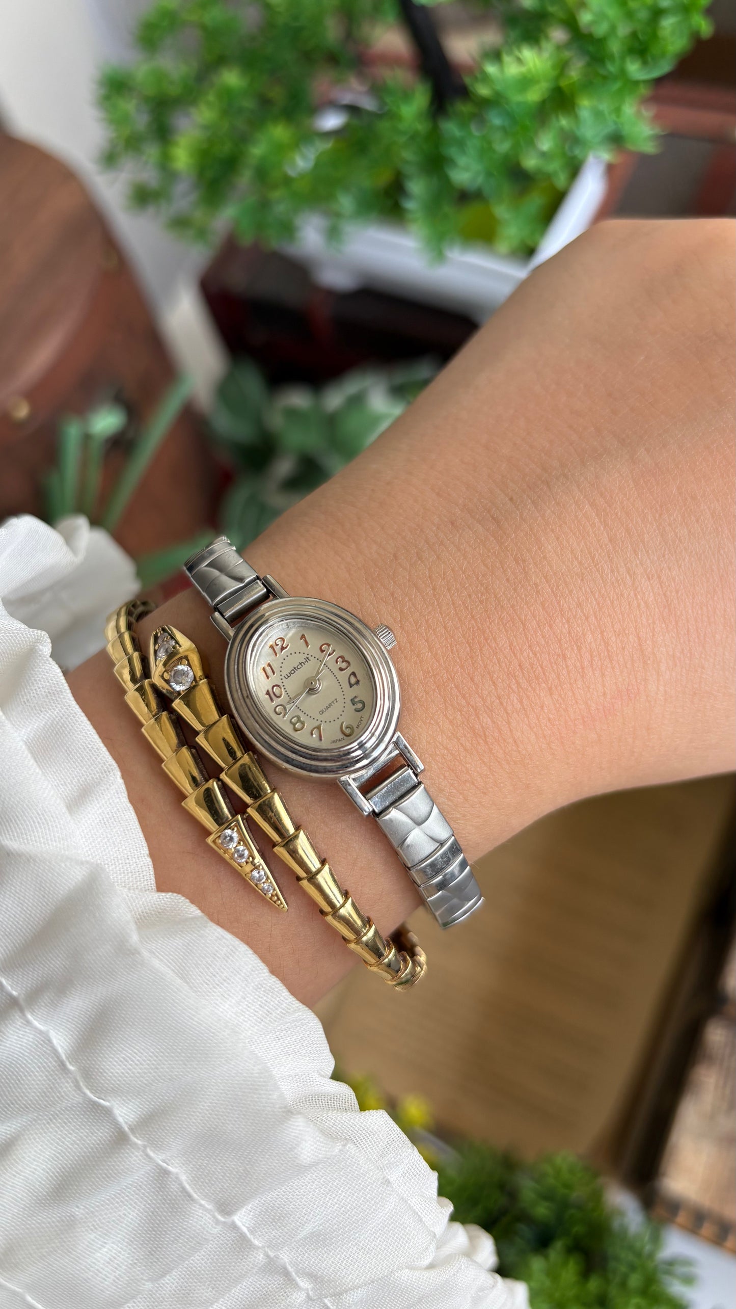 Vintage Watch-it in Silver Tone Oval Face