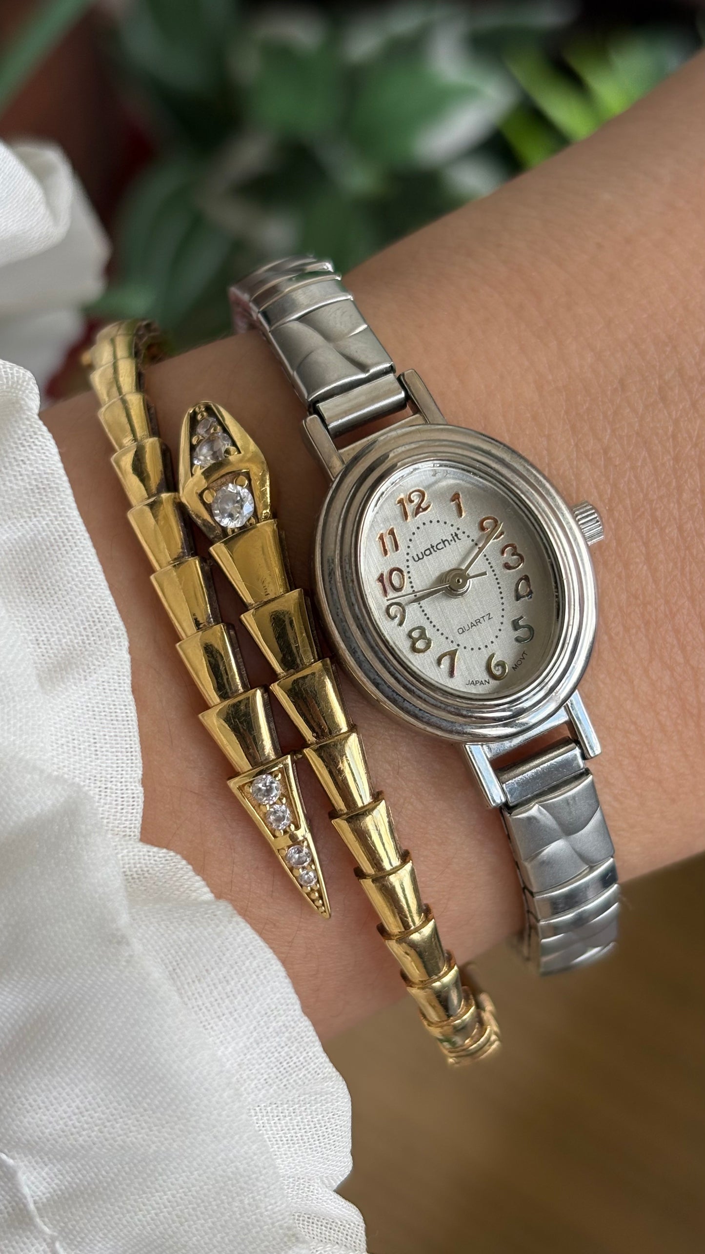 Vintage Watch-it in Silver Tone Oval Face