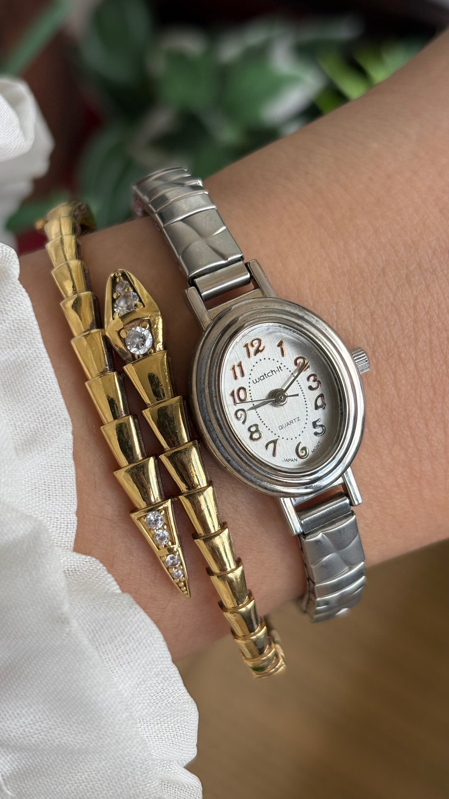 Vintage Watch-it in Silver Tone Oval Face