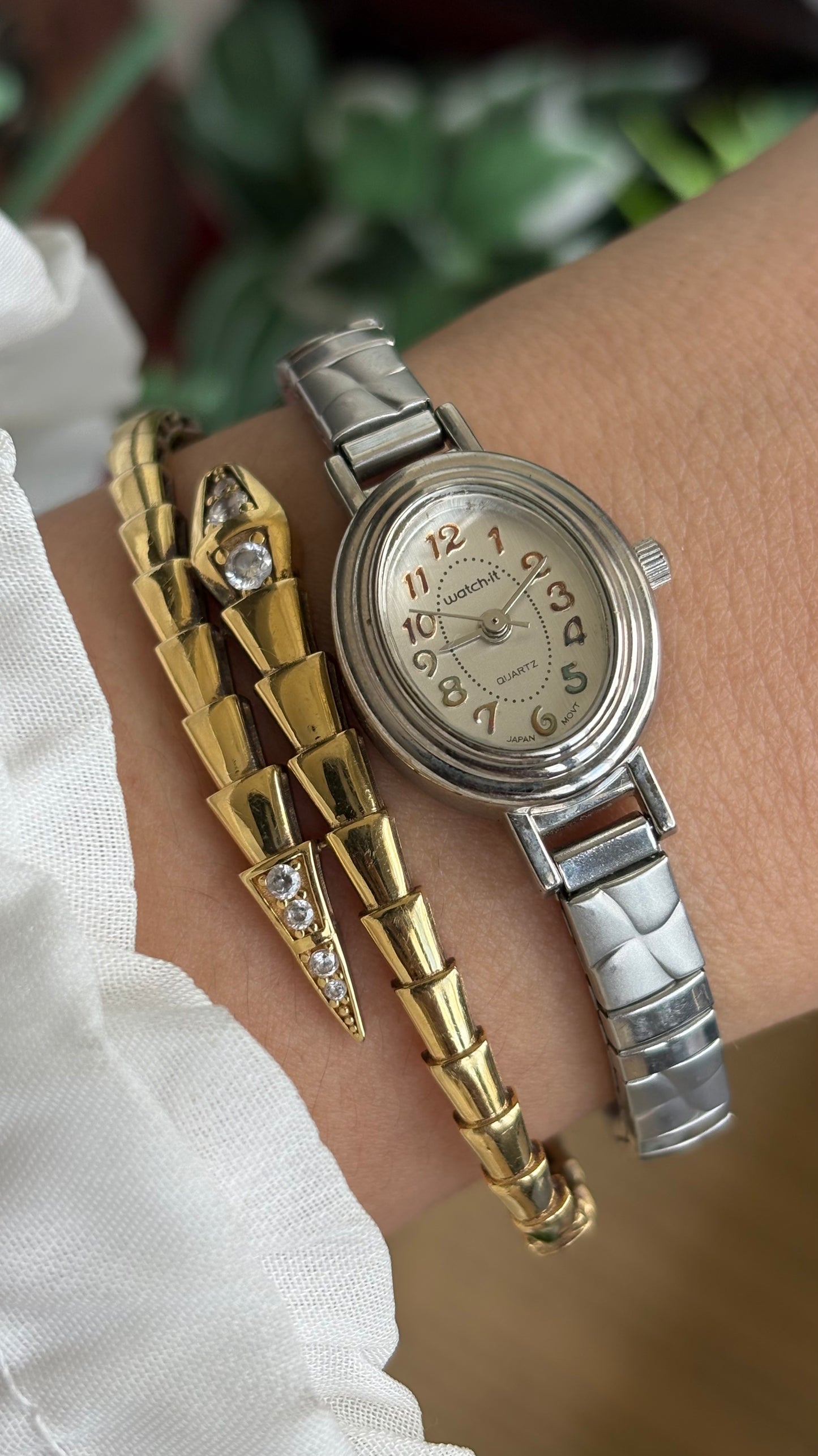 Vintage Watch-it in Silver Tone Oval Face
