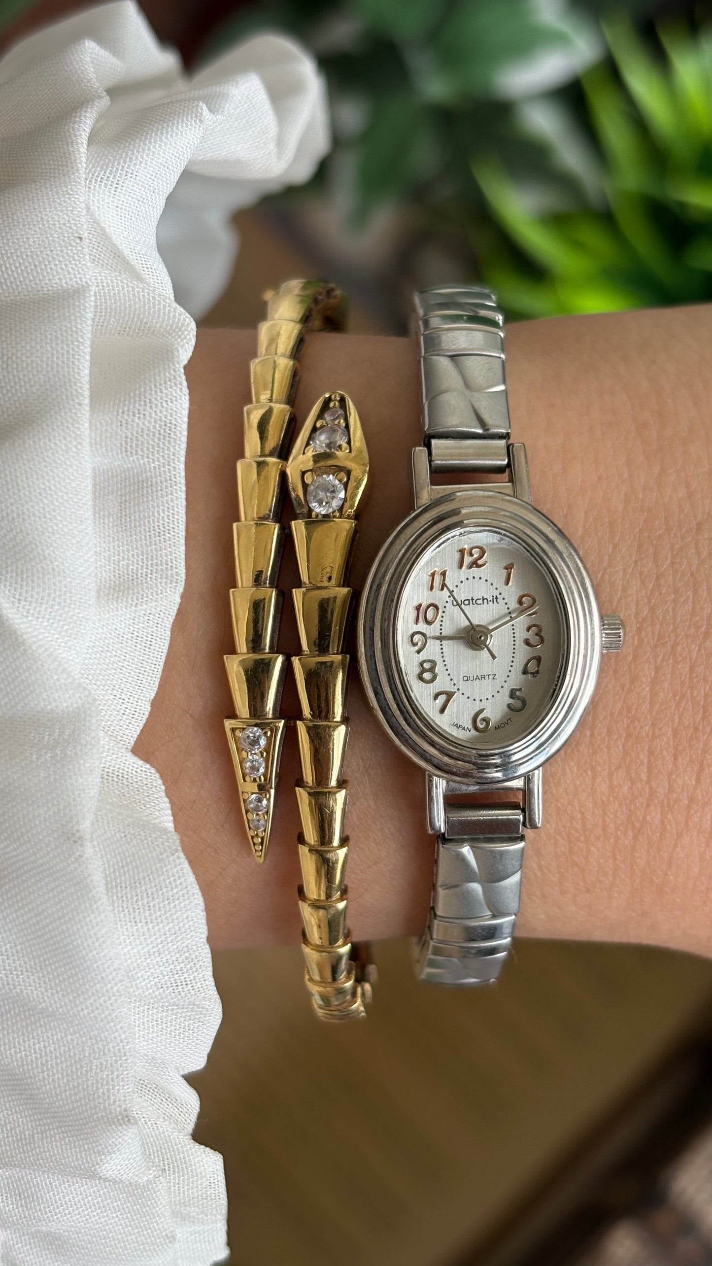 Vintage Watch-it in Silver Tone Oval Face