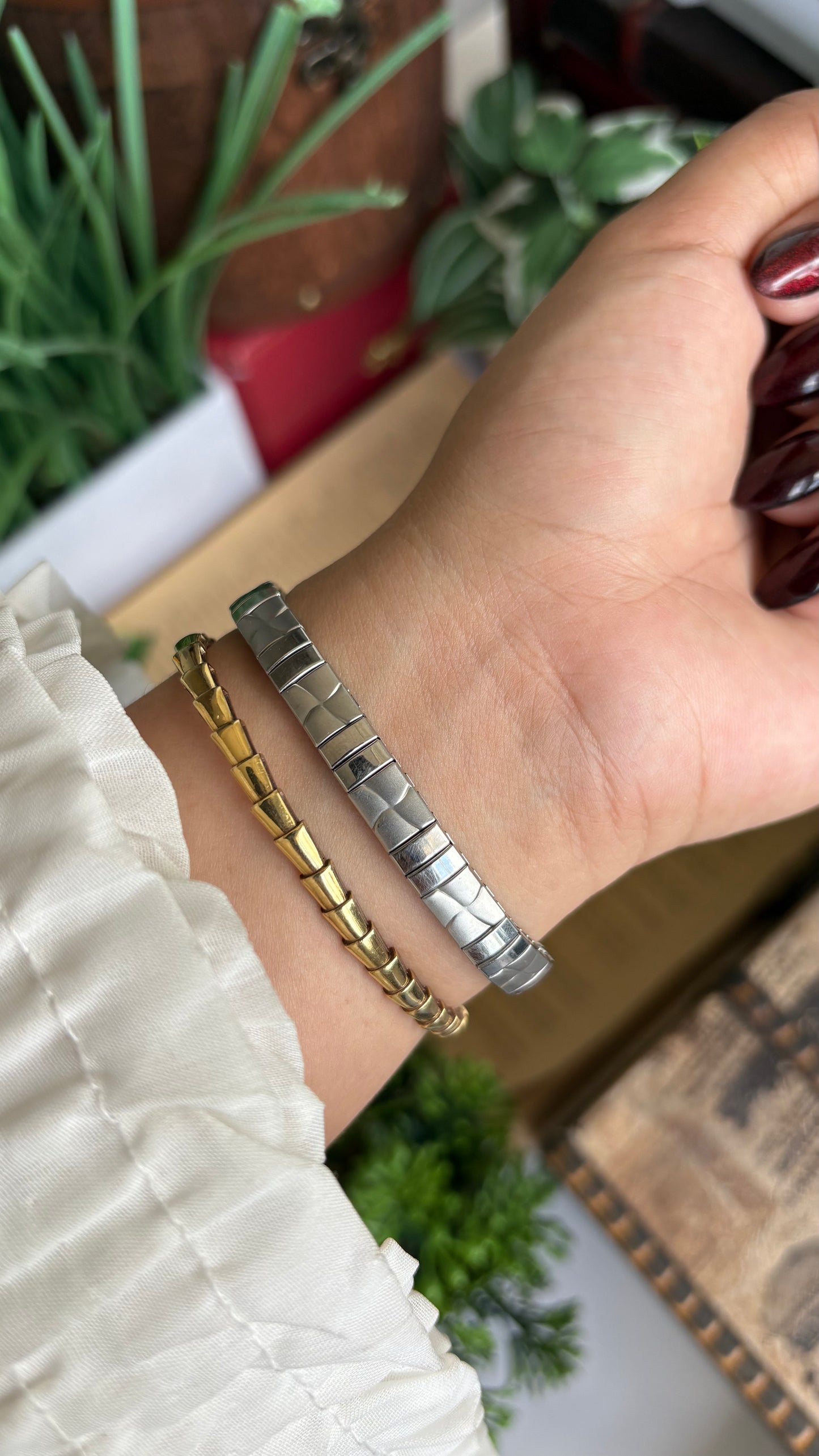 Vintage Watch-it in Silver Tone Oval Face