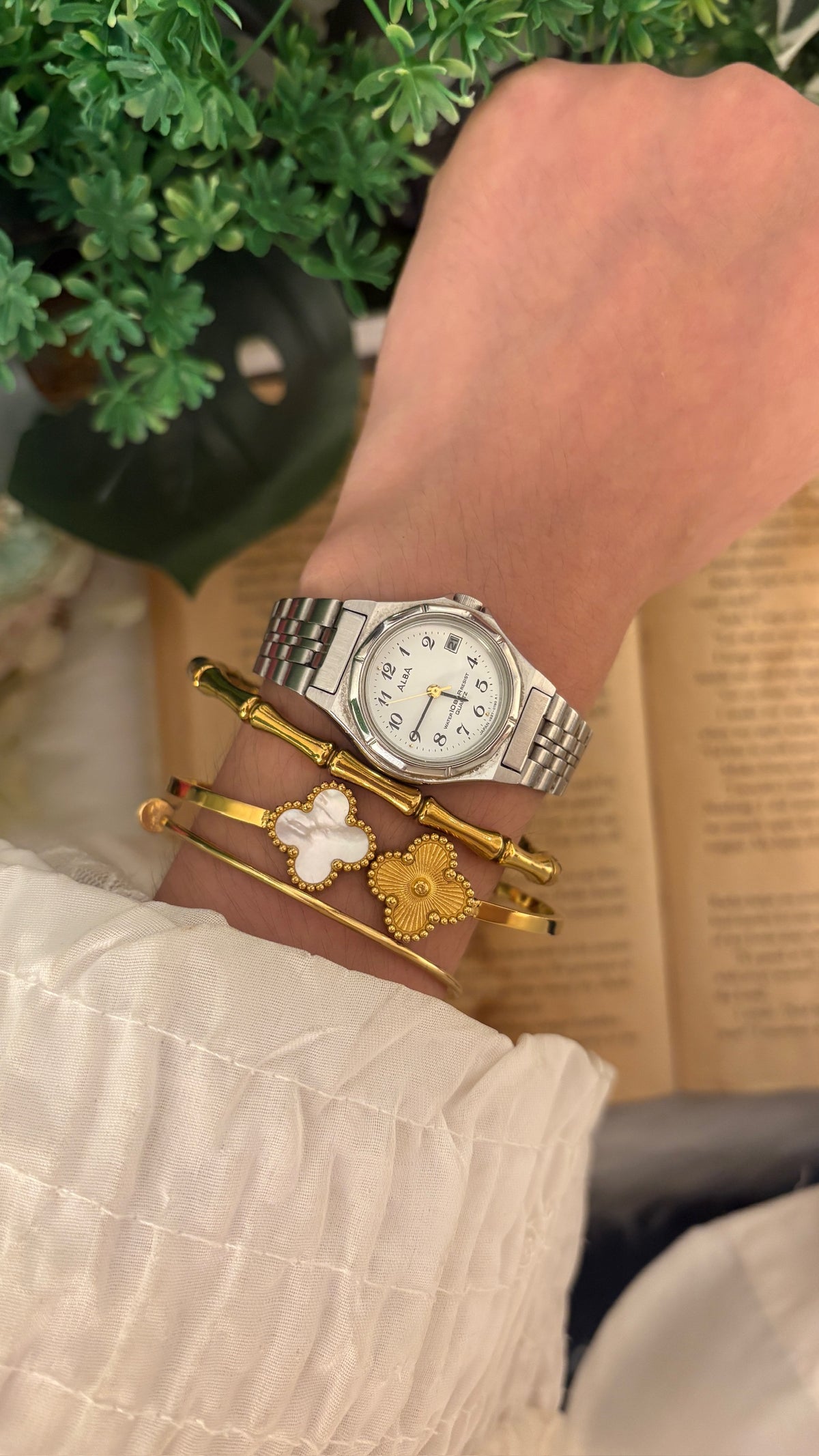 Rare Vintage Alba Seiko Date Window Classic Watch in Silver Tone Quartz