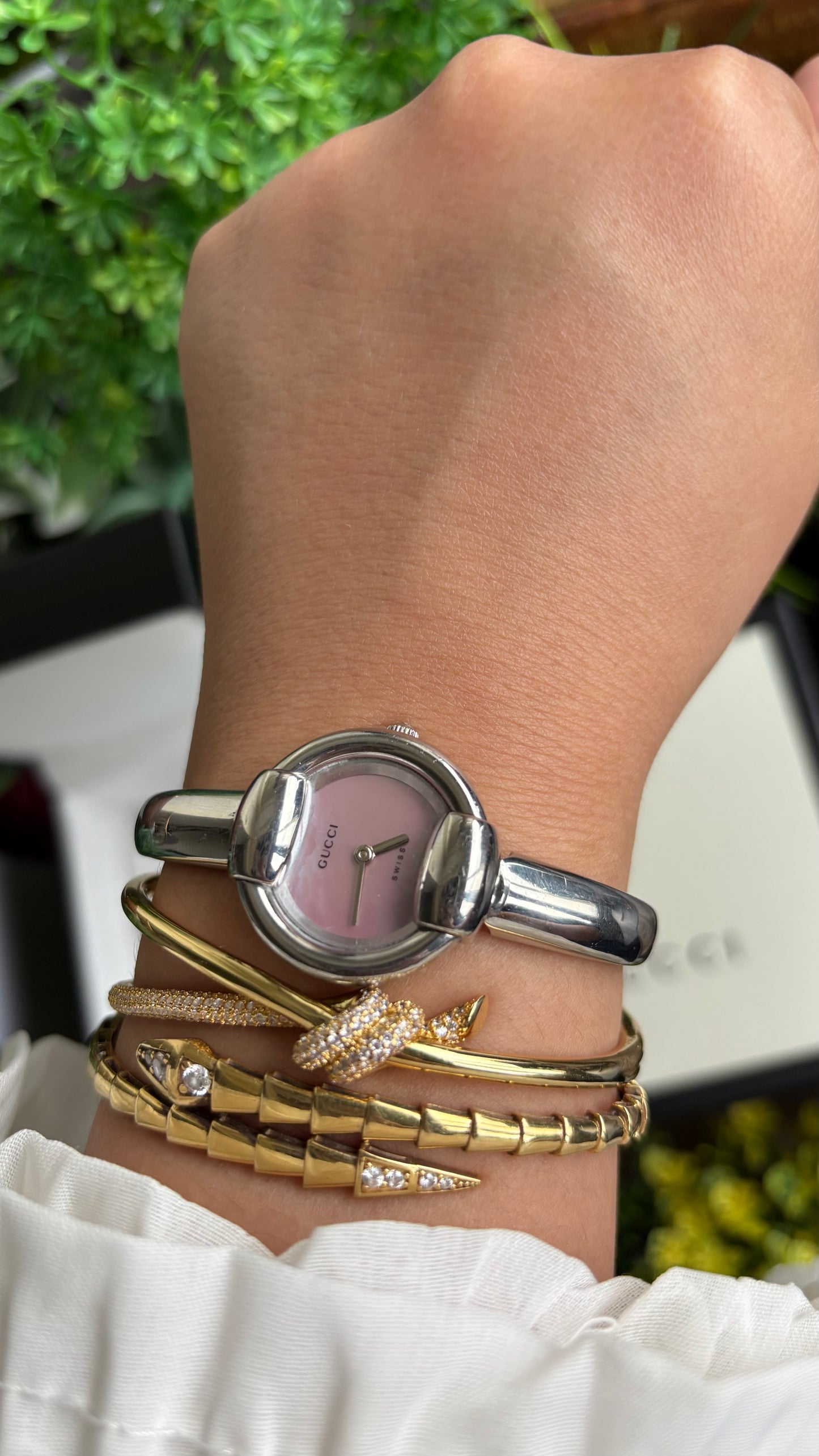Vintage Gucci 1400L Watch in Silver Tone Mother of Pearl Pink Dial with Gucci Box