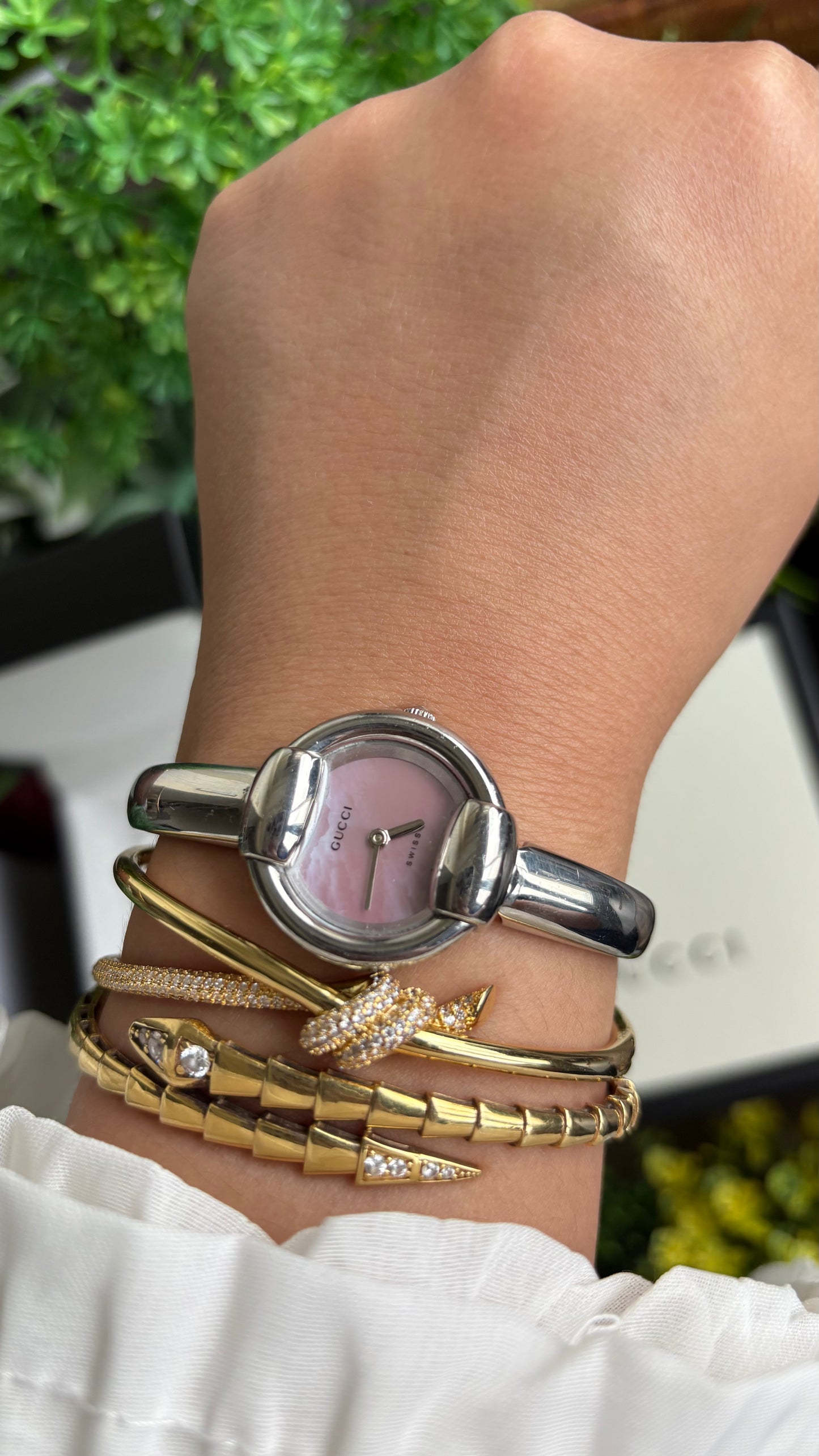 Vintage Gucci 1400L Watch in Silver Tone Mother of Pearl Pink Dial with Gucci Box